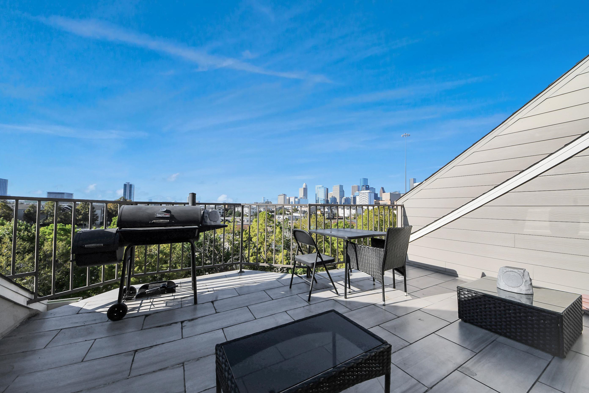 Premium Midtown home Downtown rooftop view photo 4