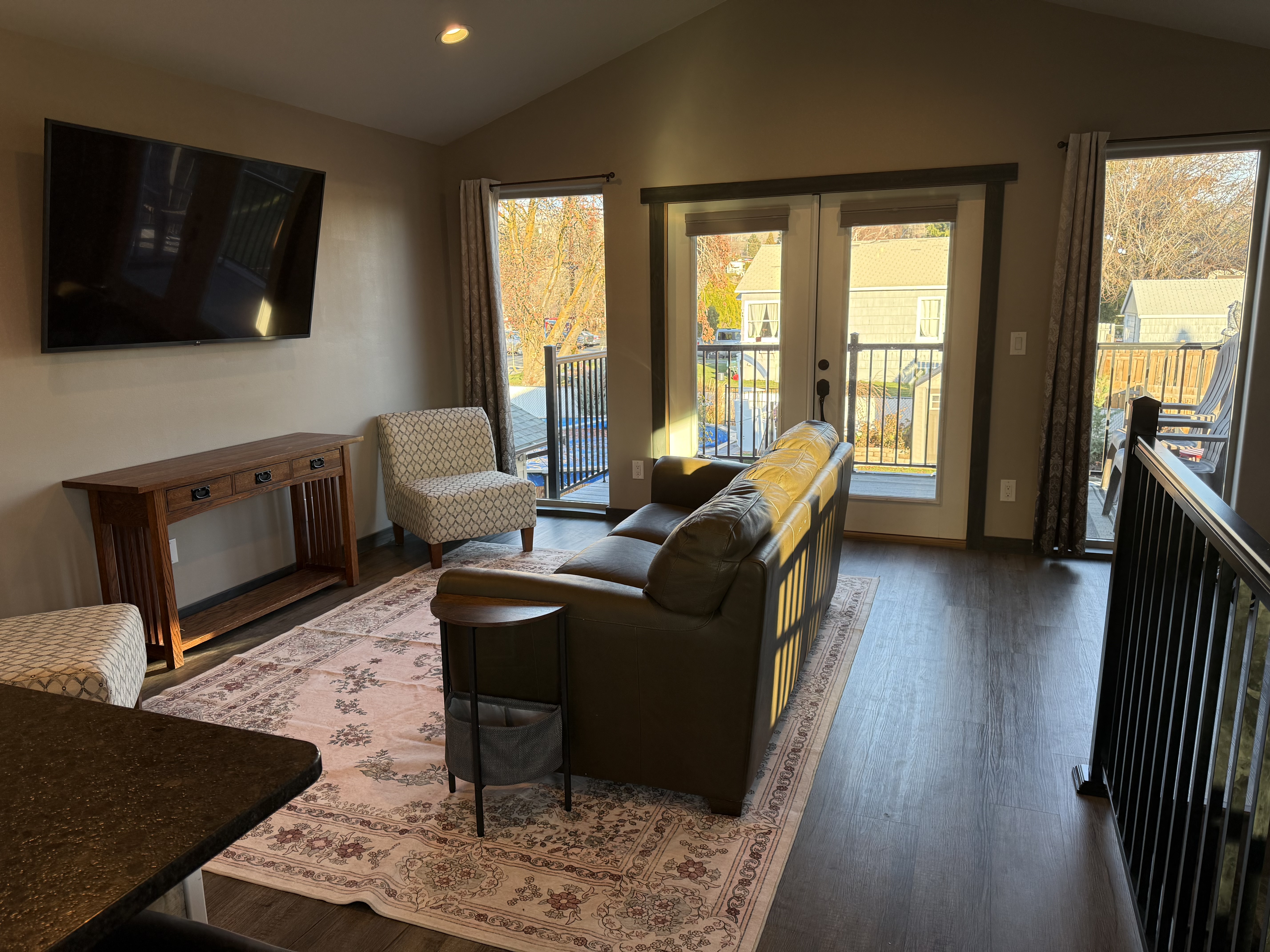 EXECUTIVE 950 SQ. FT. LUXURY 1BR/1BA photo 3