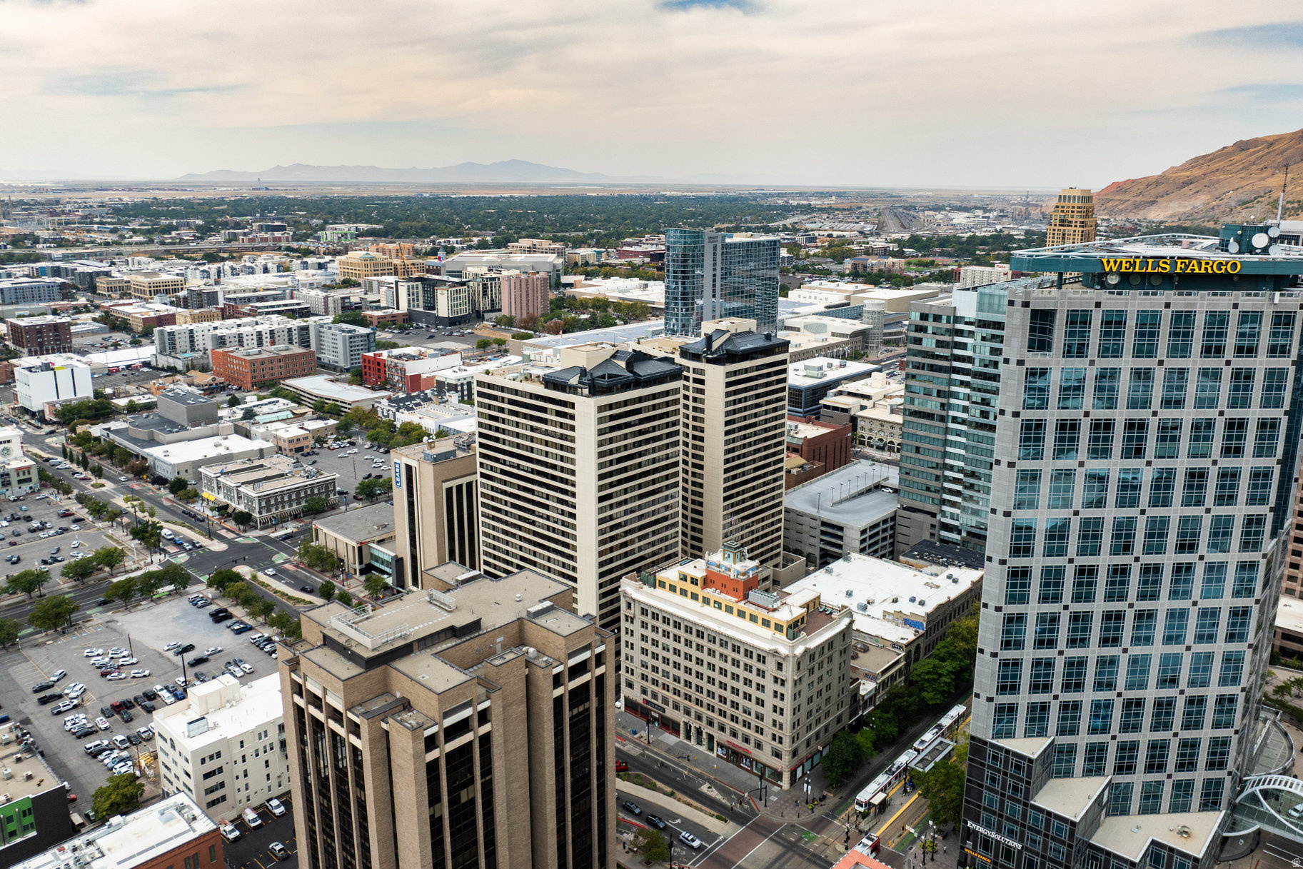 Fully-Furnished Downtown Luxury Condo  photo 3