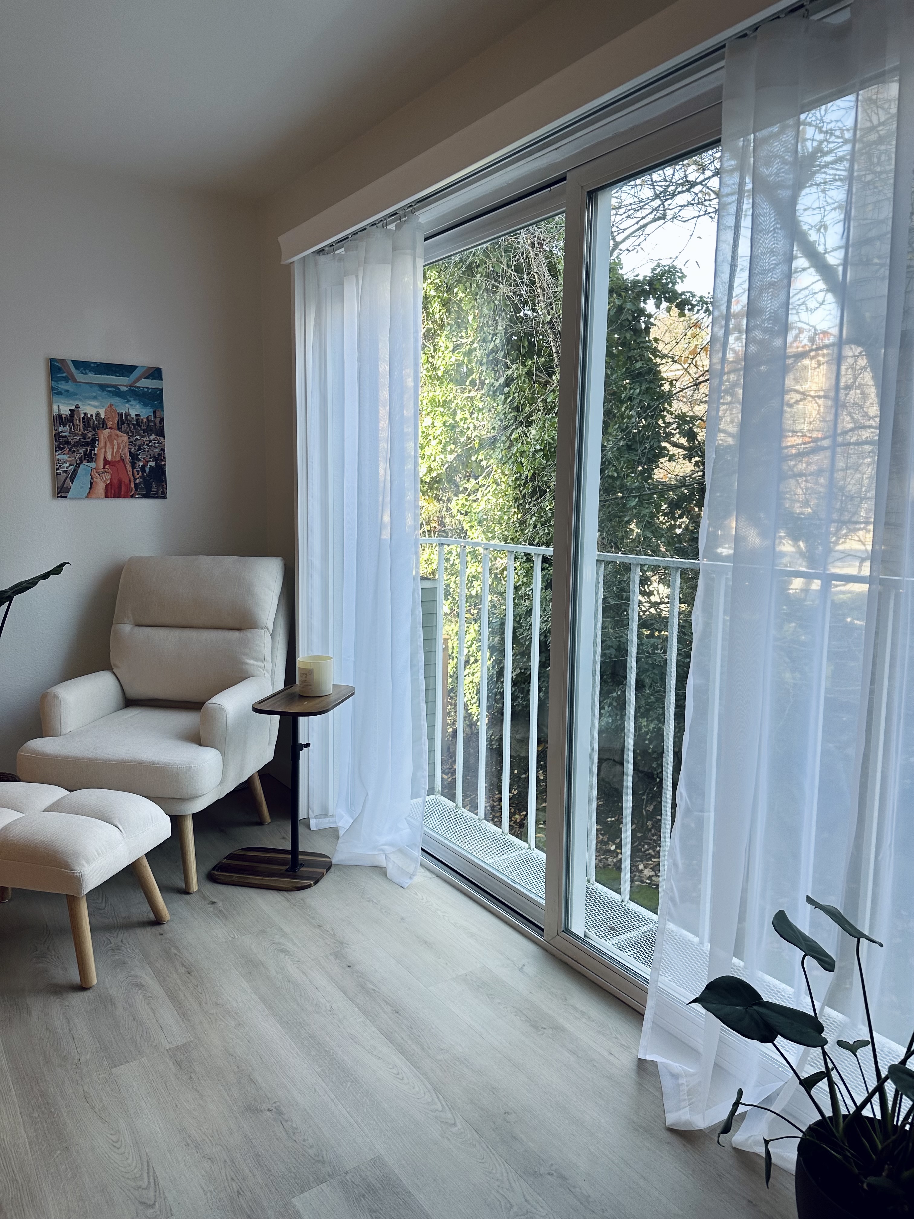 Fully Furnished Master Bedroom w/En-Suite Bathroom photo 3
