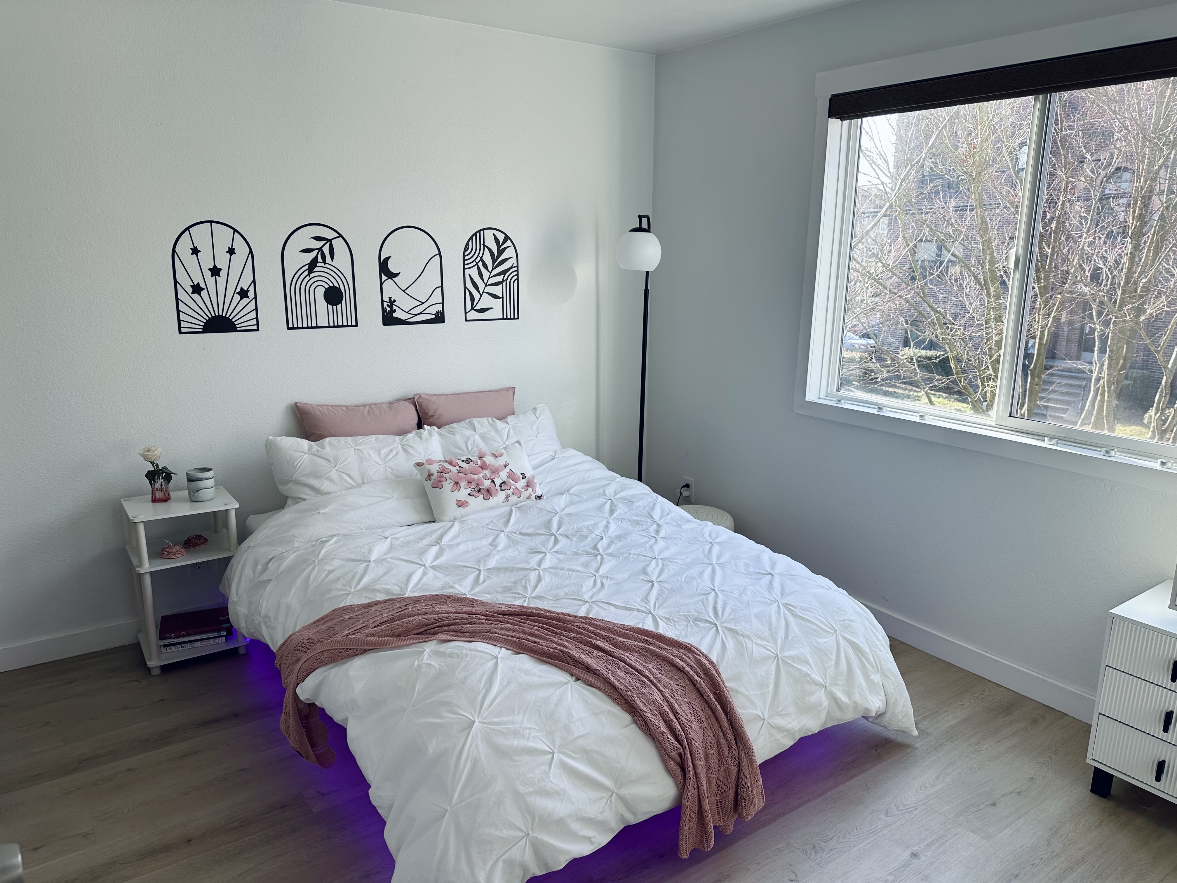 Fully Furnished Master Bedroom w/En-Suite Bathroom photo 4