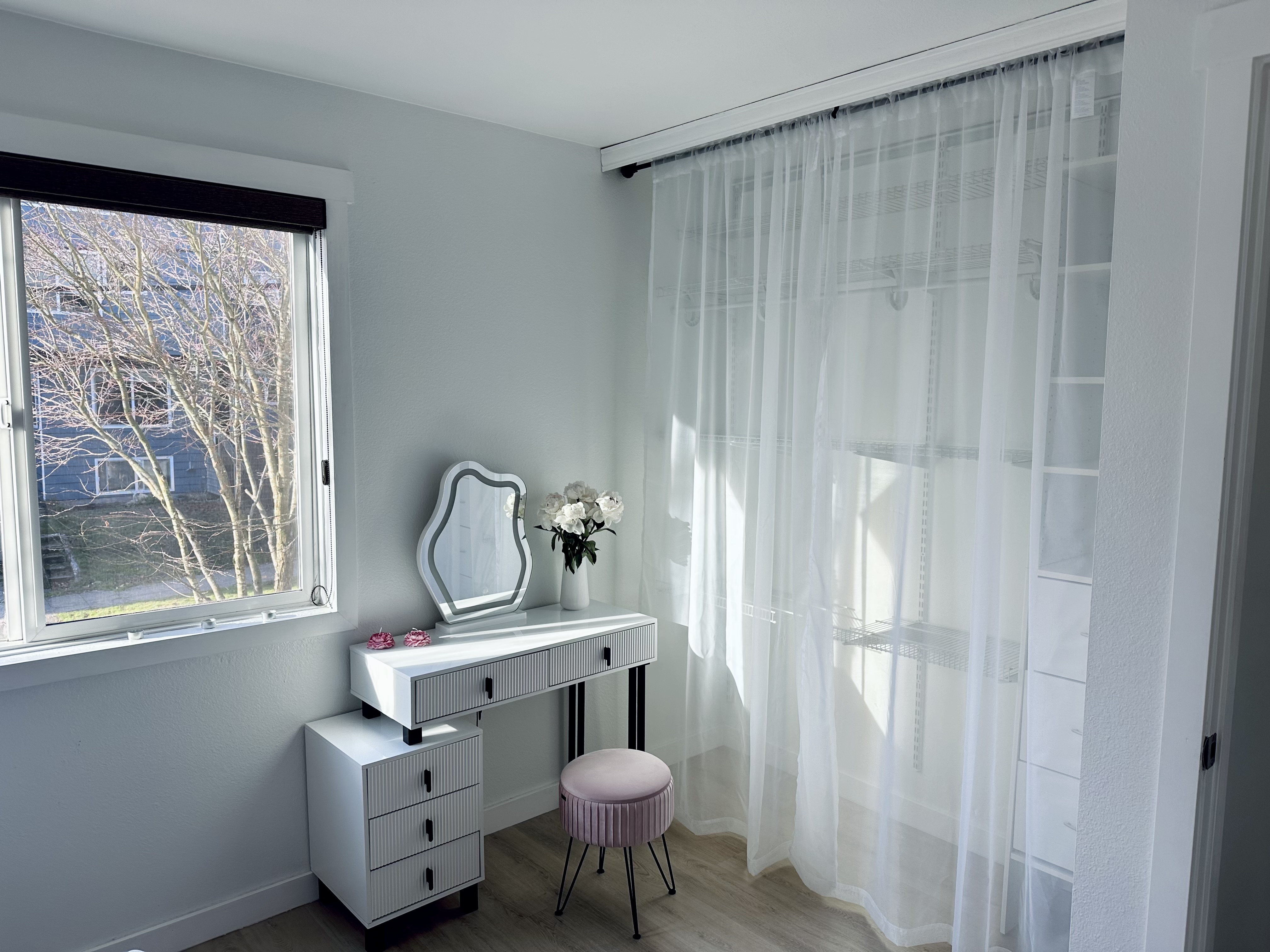 Fully Furnished Master Bedroom w/En-Suite Bathroom photo 5