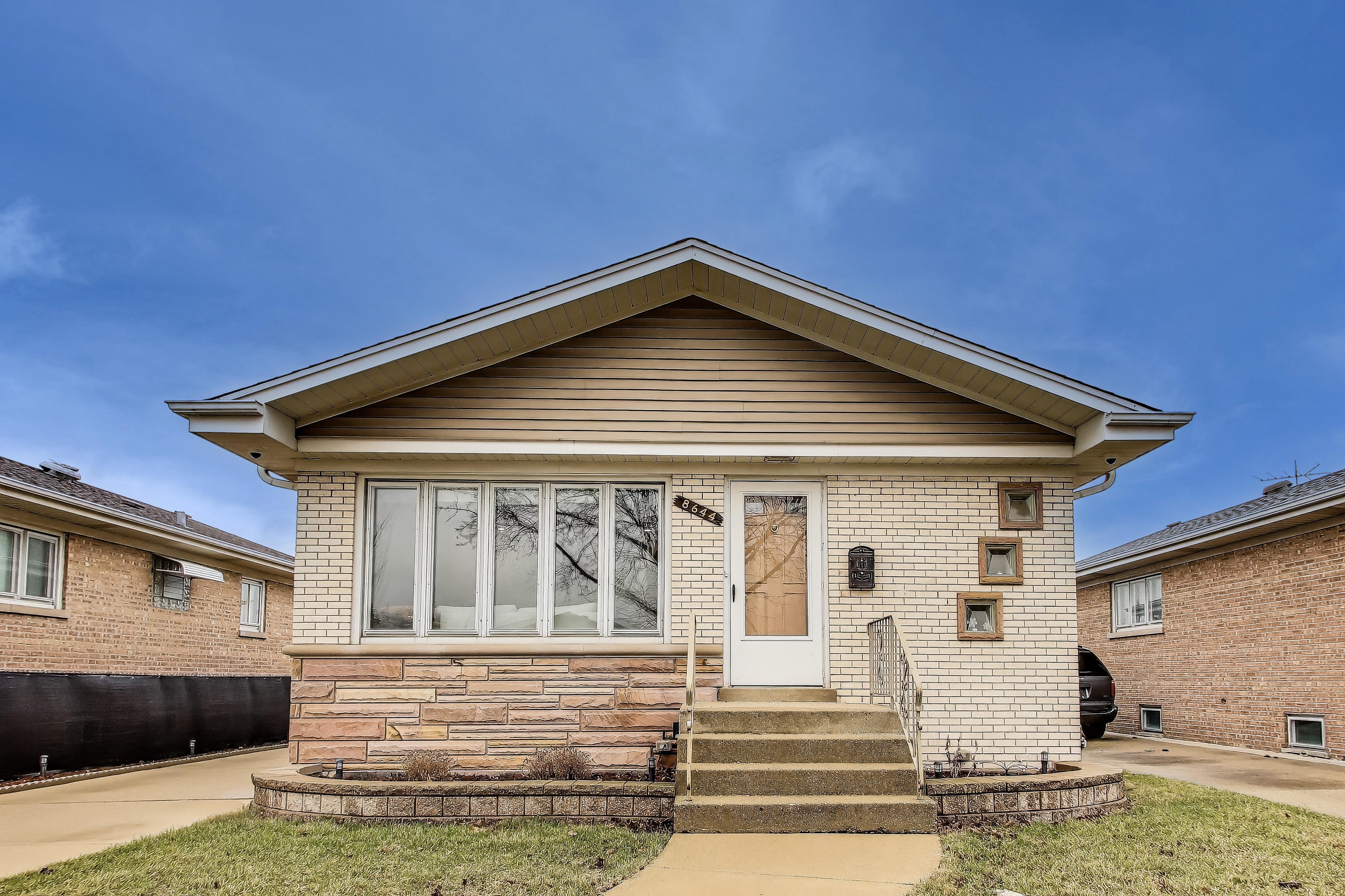 3-Bed Home by O’Hare & Rosemont photo 2