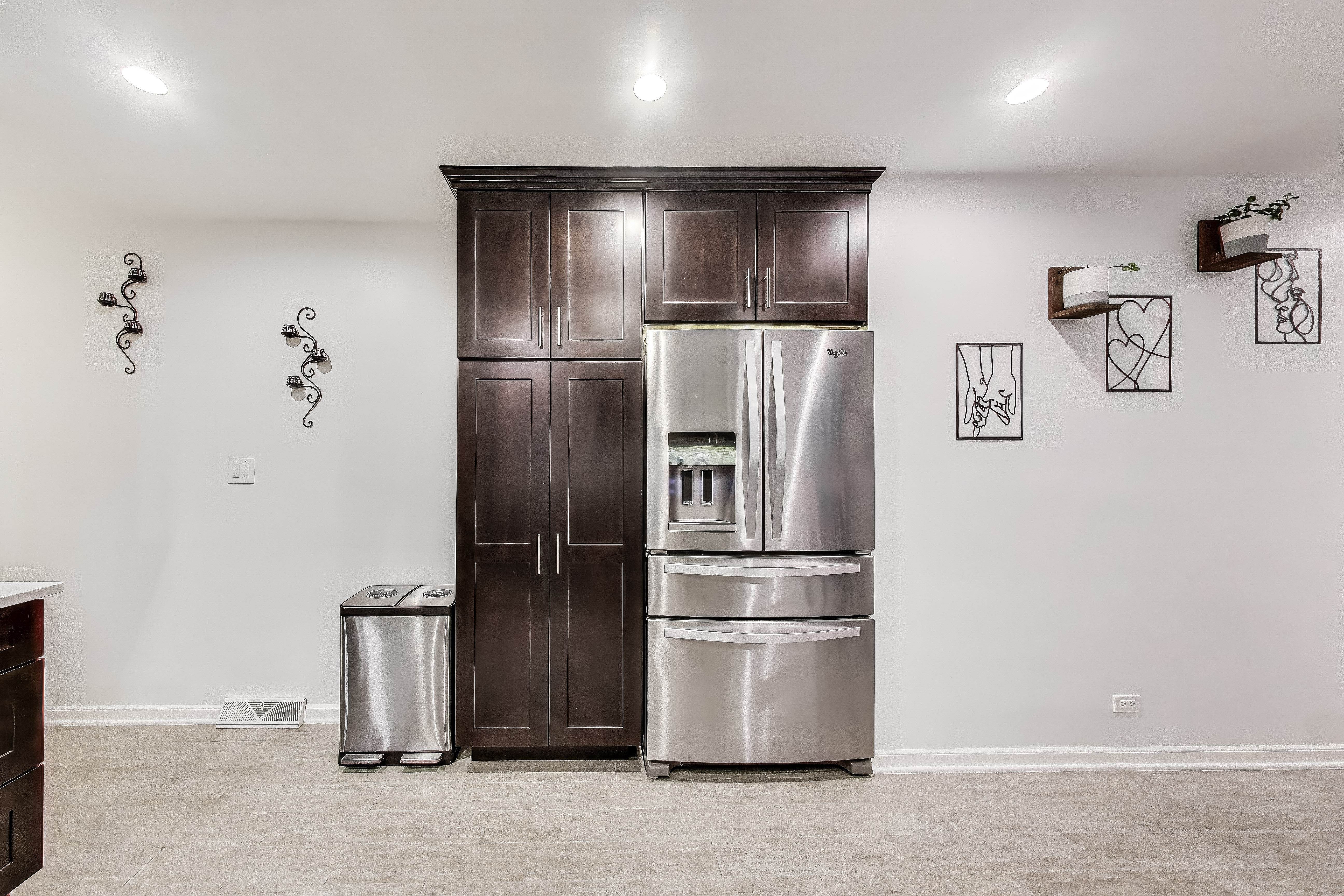 3-Bed Home by O’Hare & Rosemont photo 4