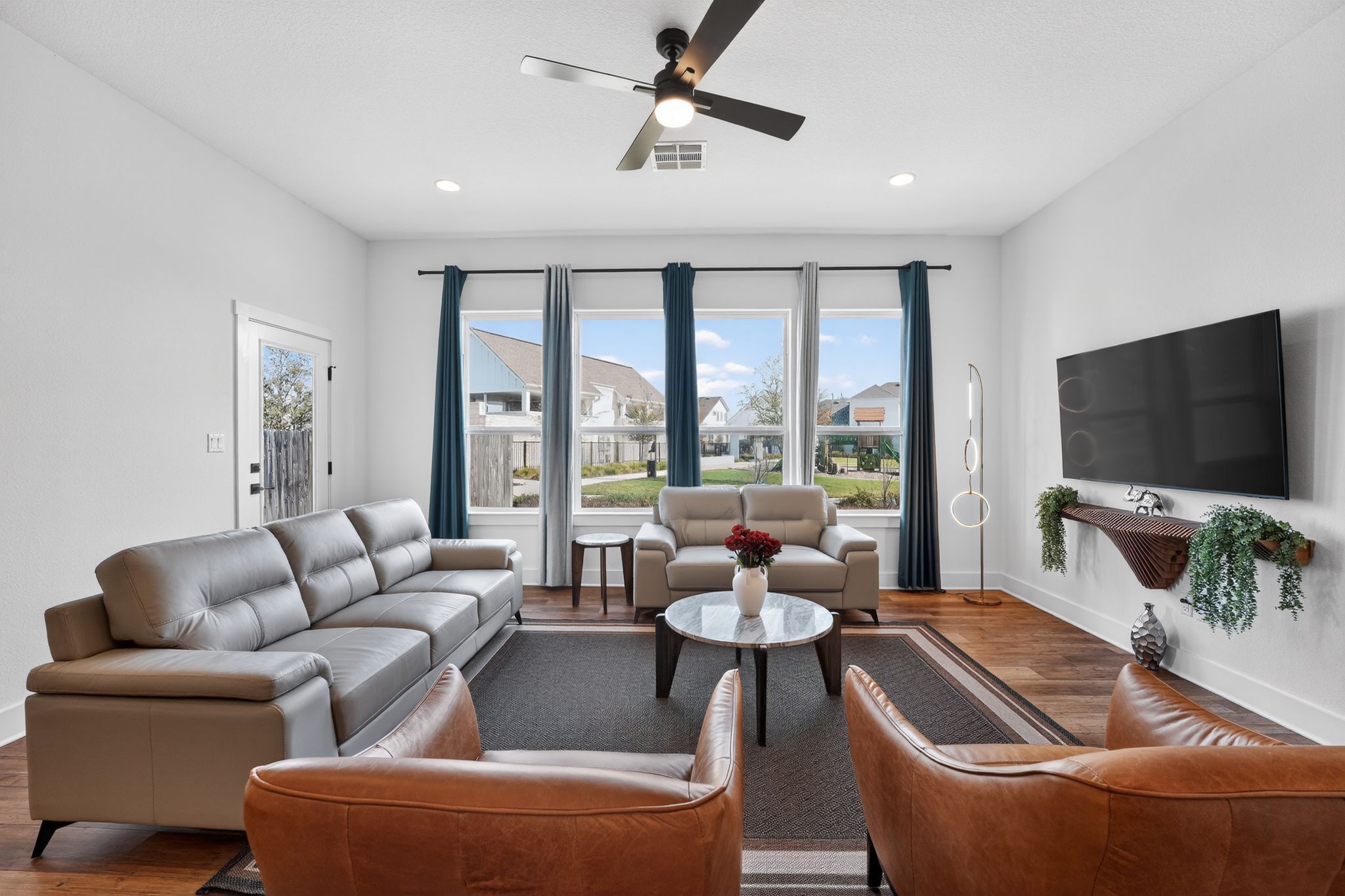Upscale 4 Bed Home in Quiet Gated Community  photo 4