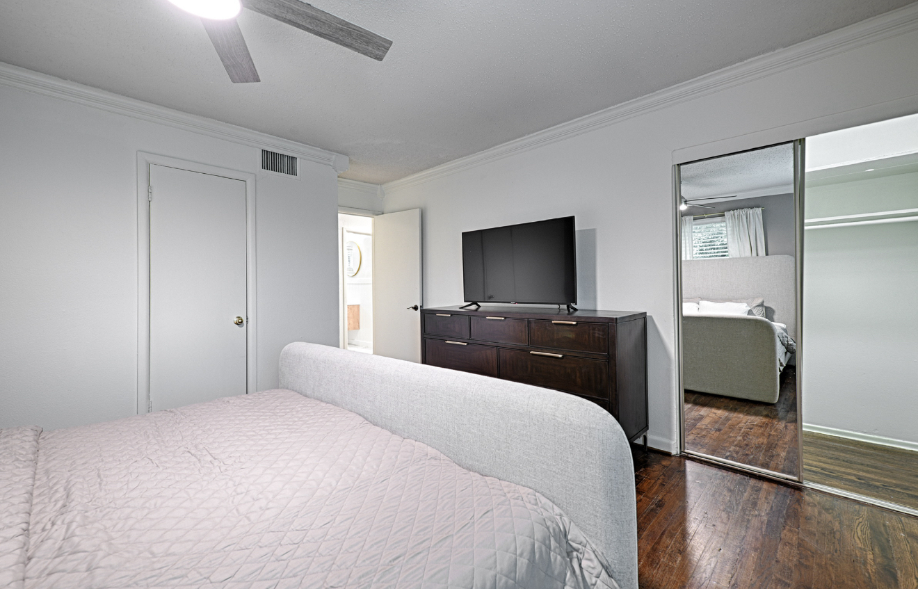 Cozy, modern, newly renovated two story condo  photo 5