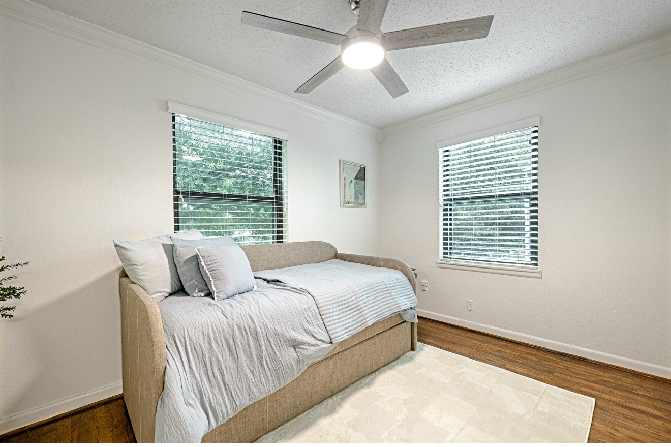 Cozy, modern, newly renovated two story condo  photo 4
