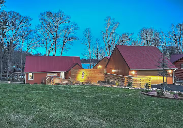 2BR 2BA Lakefront Gem – Decks, Docks & Sunsets photo 3