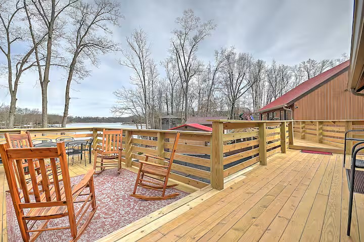 2BR 2BA Lakefront Gem – Decks, Docks & Sunsets photo 5