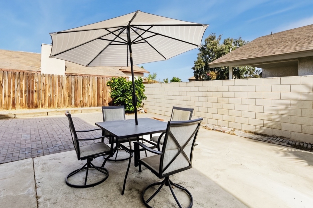 Large Dog Friendly – Furnished 3BR Mid-Term Rental photo 3