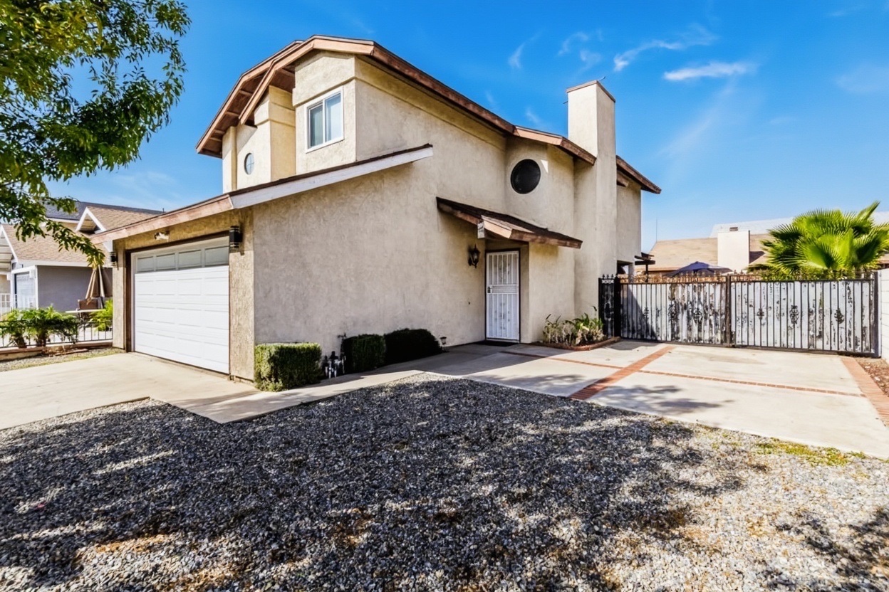 Large Dog Friendly – Furnished 3BR Mid-Term Rental photo 2