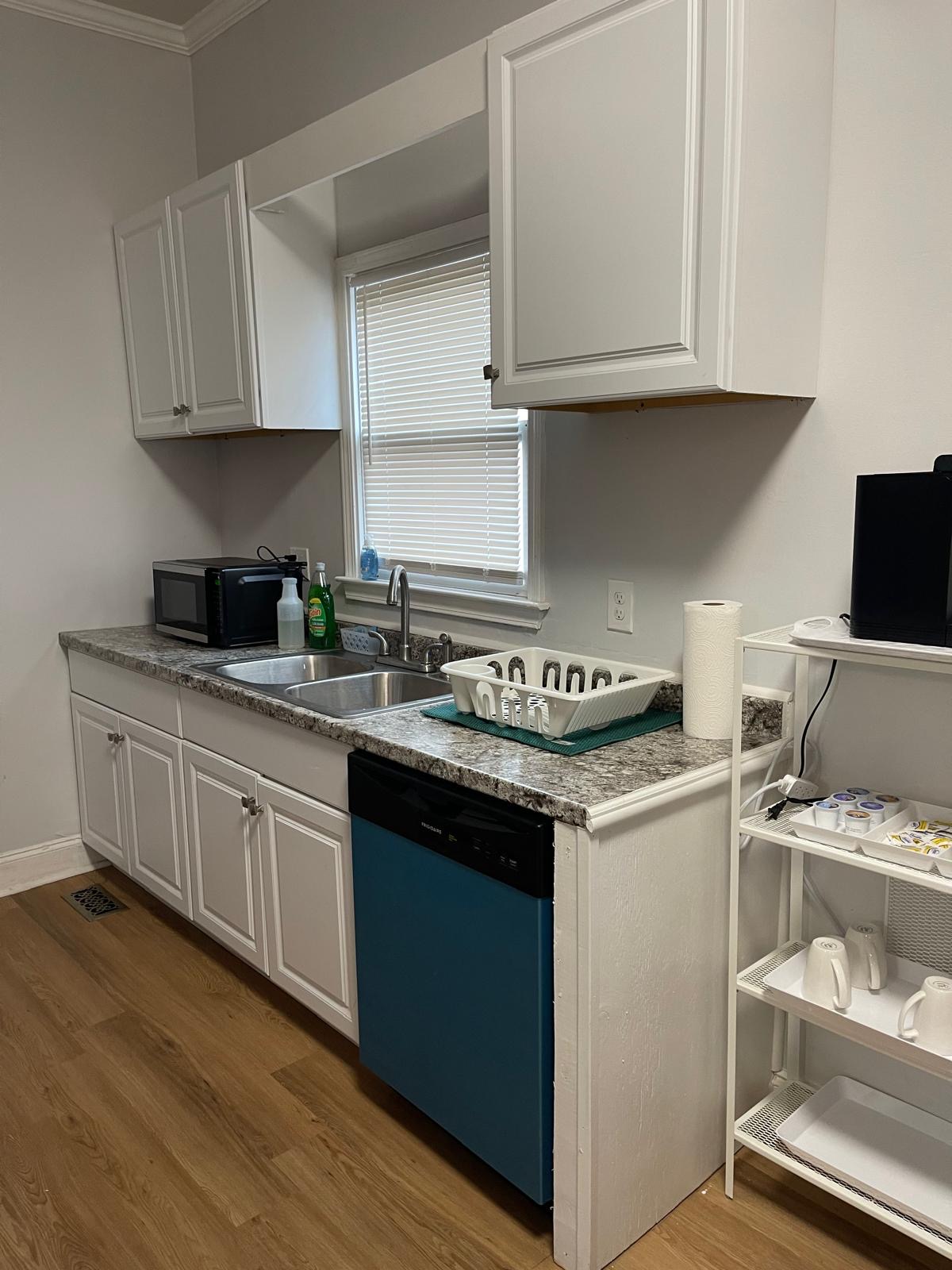 Modern Furnished 4BR Home Near Downtown ATL photo 3