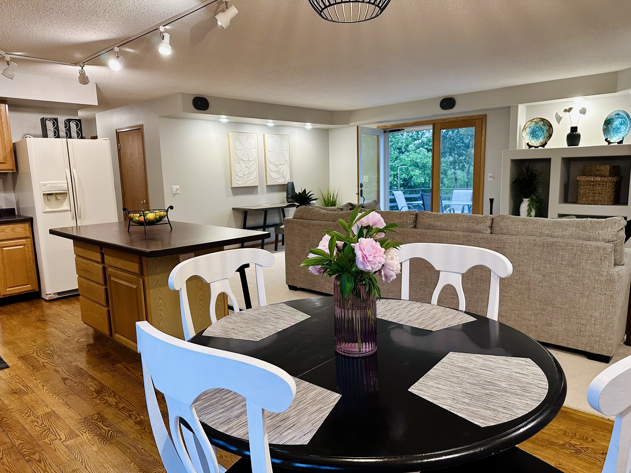 Serene Stay - Updated Upper Level, w/ Deck & Pond  photo 4