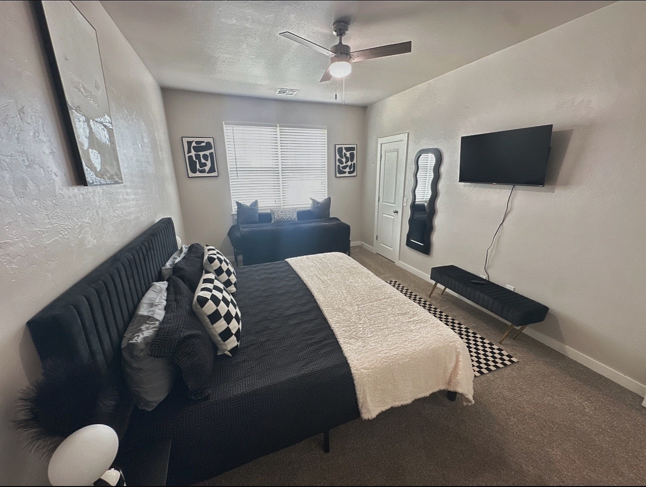 Gorgeous 3 Bedroom Townhouse  photo 4
