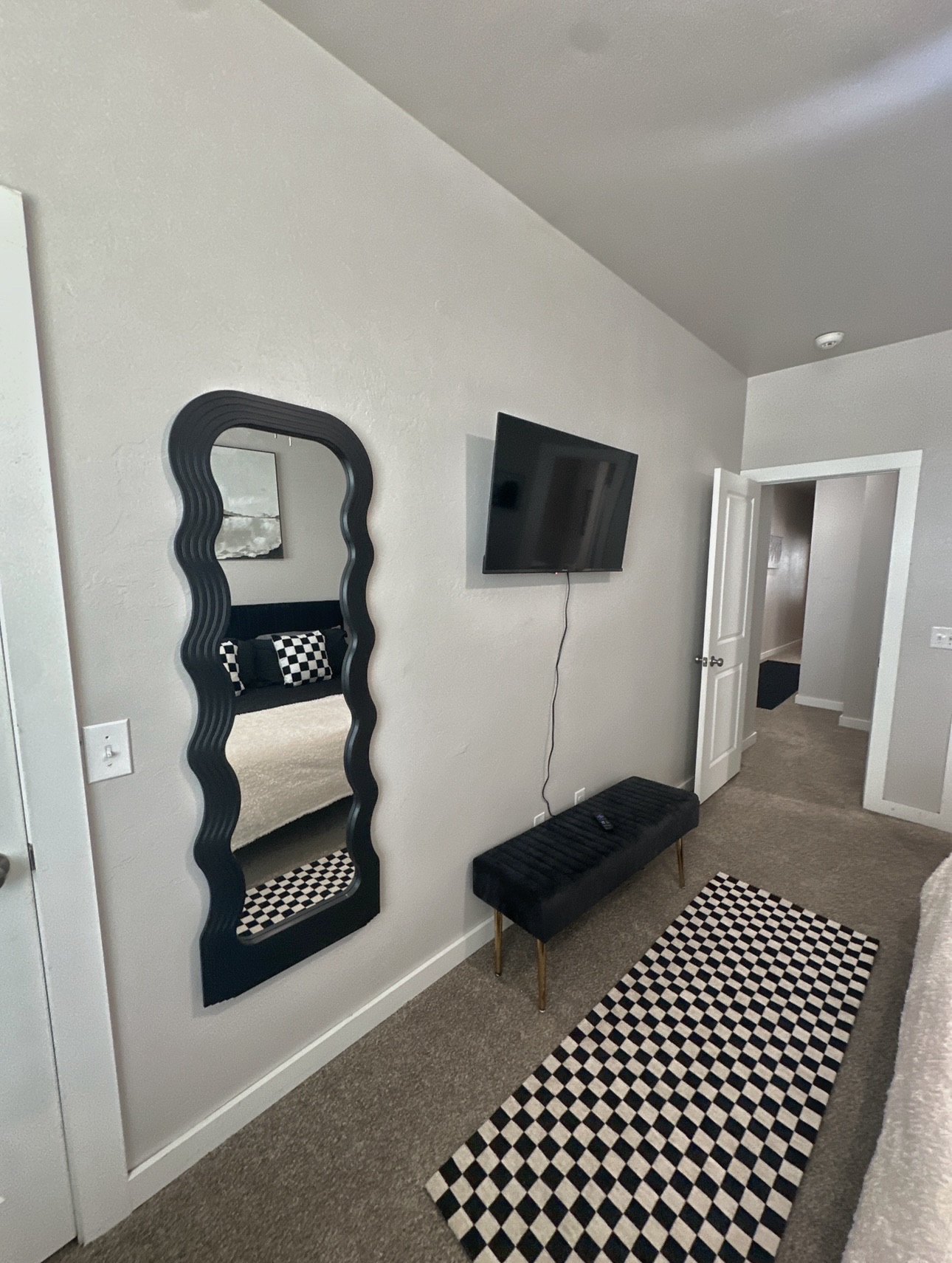 Gorgeous 3 Bedroom Townhouse  photo 3