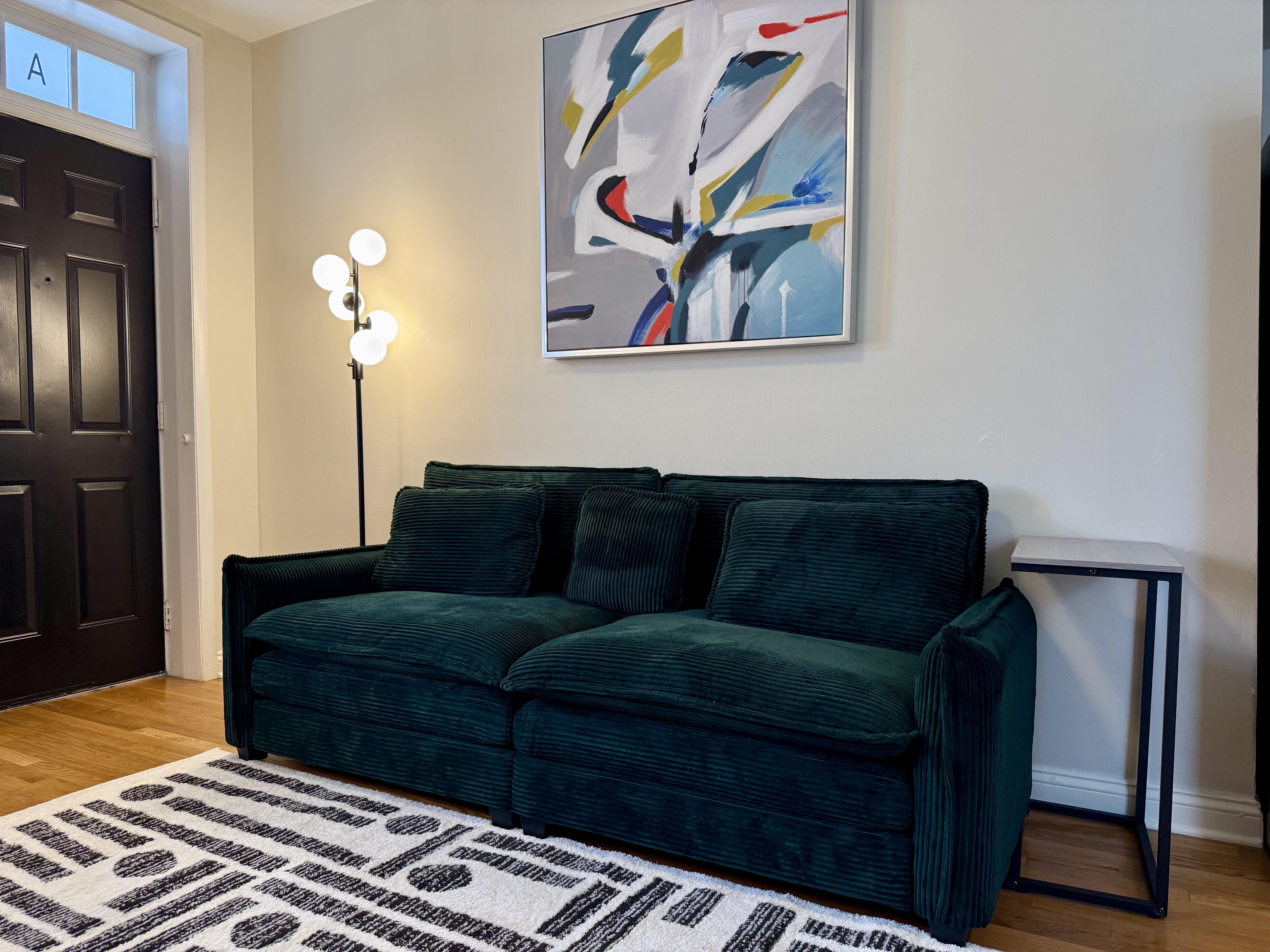 Airy apartment close to EVERYTHING photo 3
