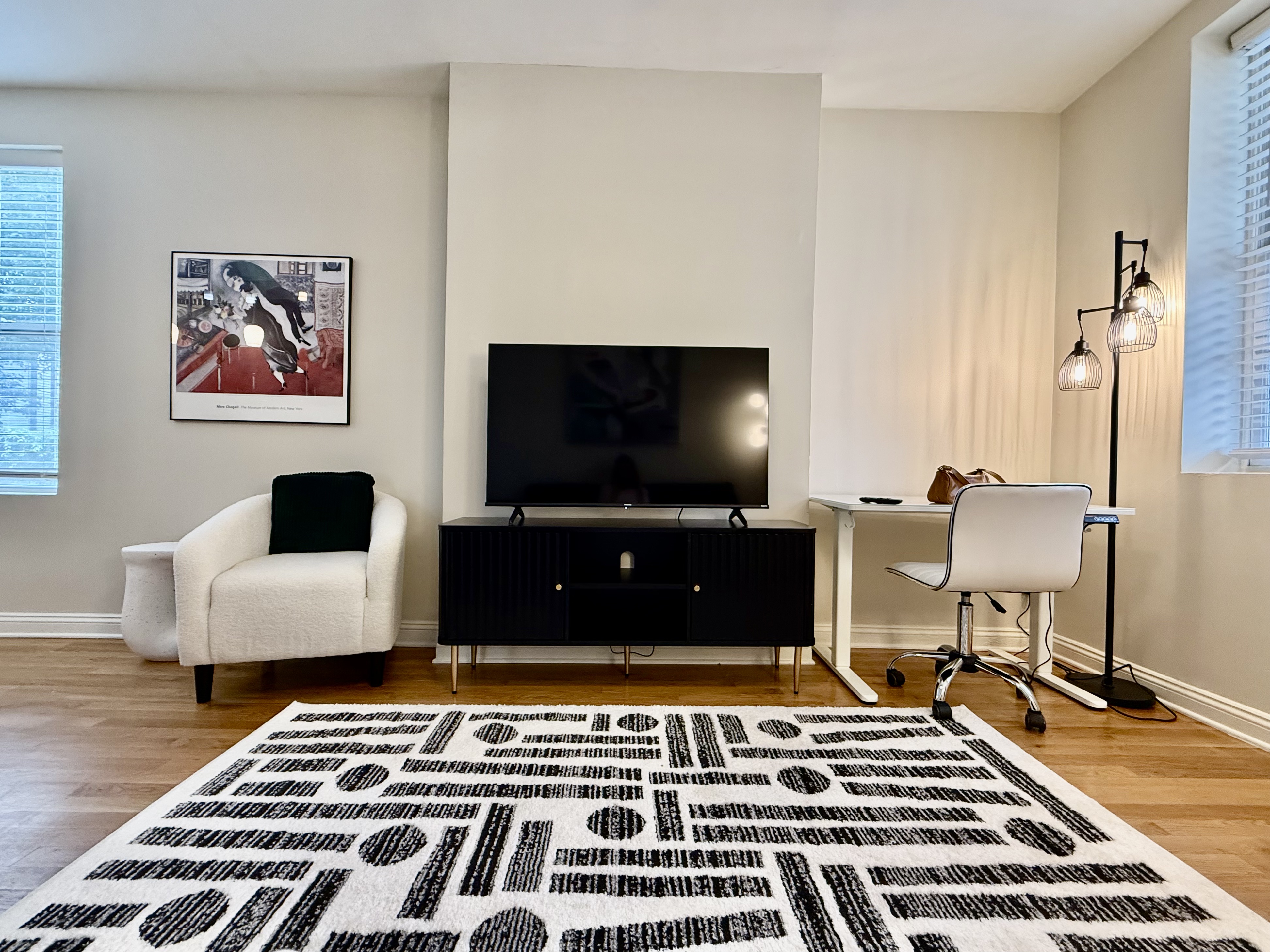 Airy apartment close to EVERYTHING photo 5