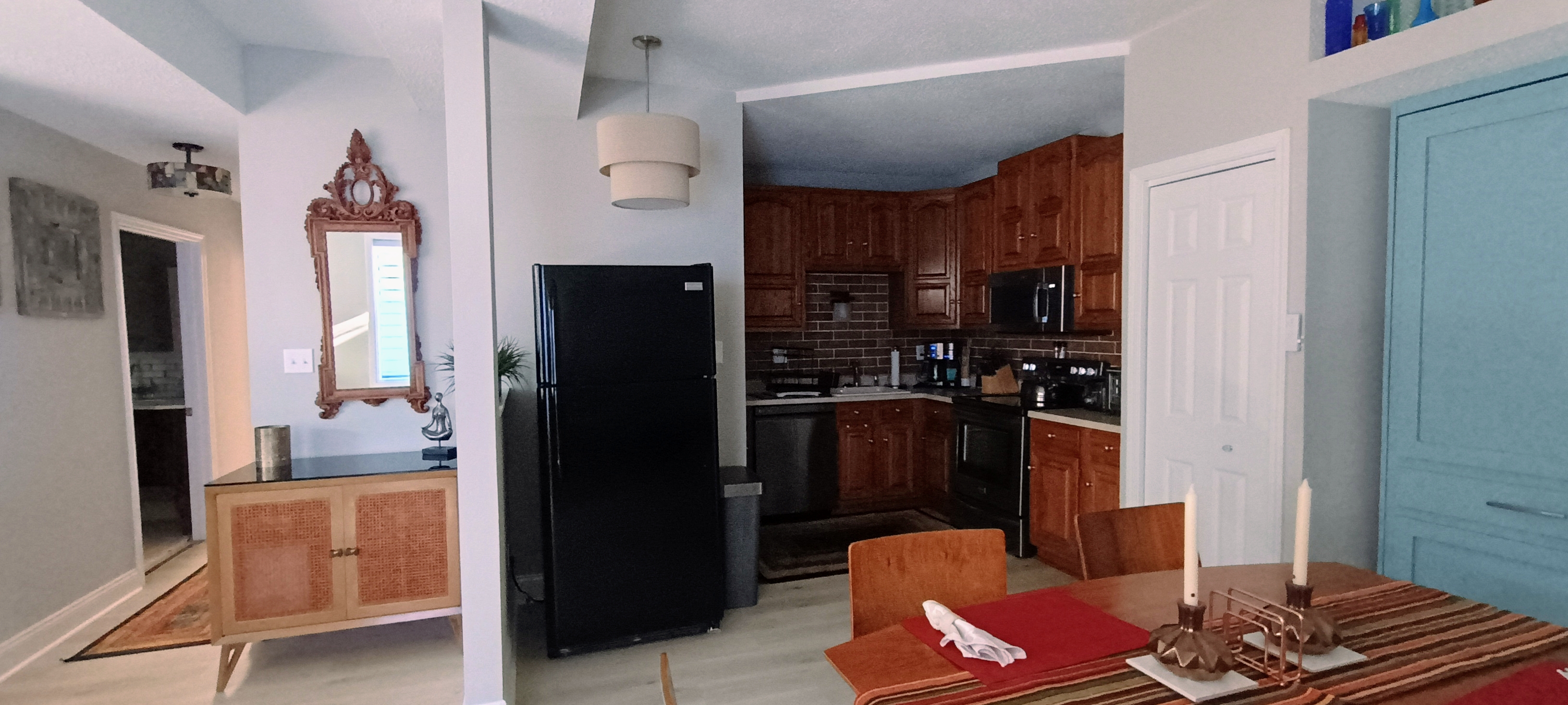 Furnished with utilities  Luxury 1 bd/1 ba Apt  photo 4