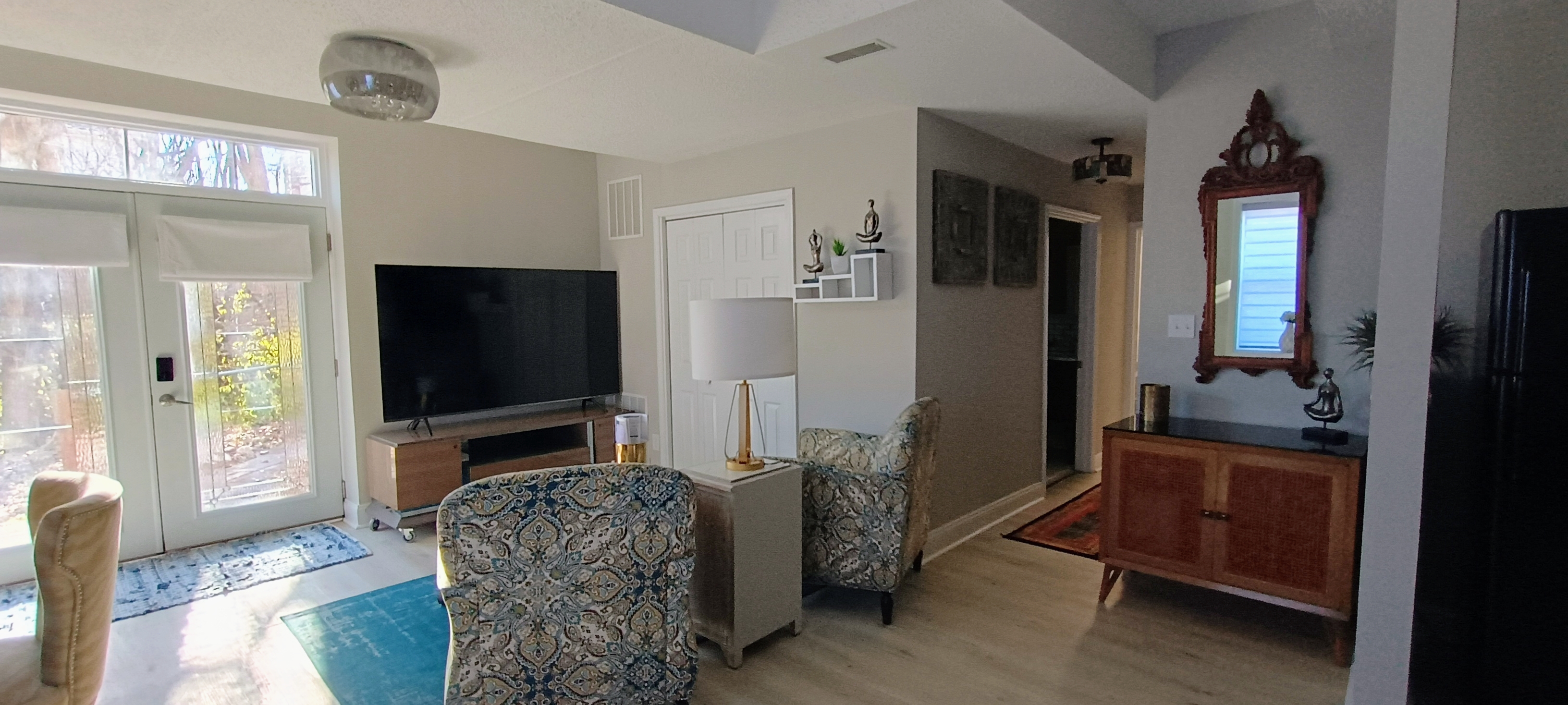 Furnished with utilities  Luxury 1 bd/1 ba Apt  photo 3