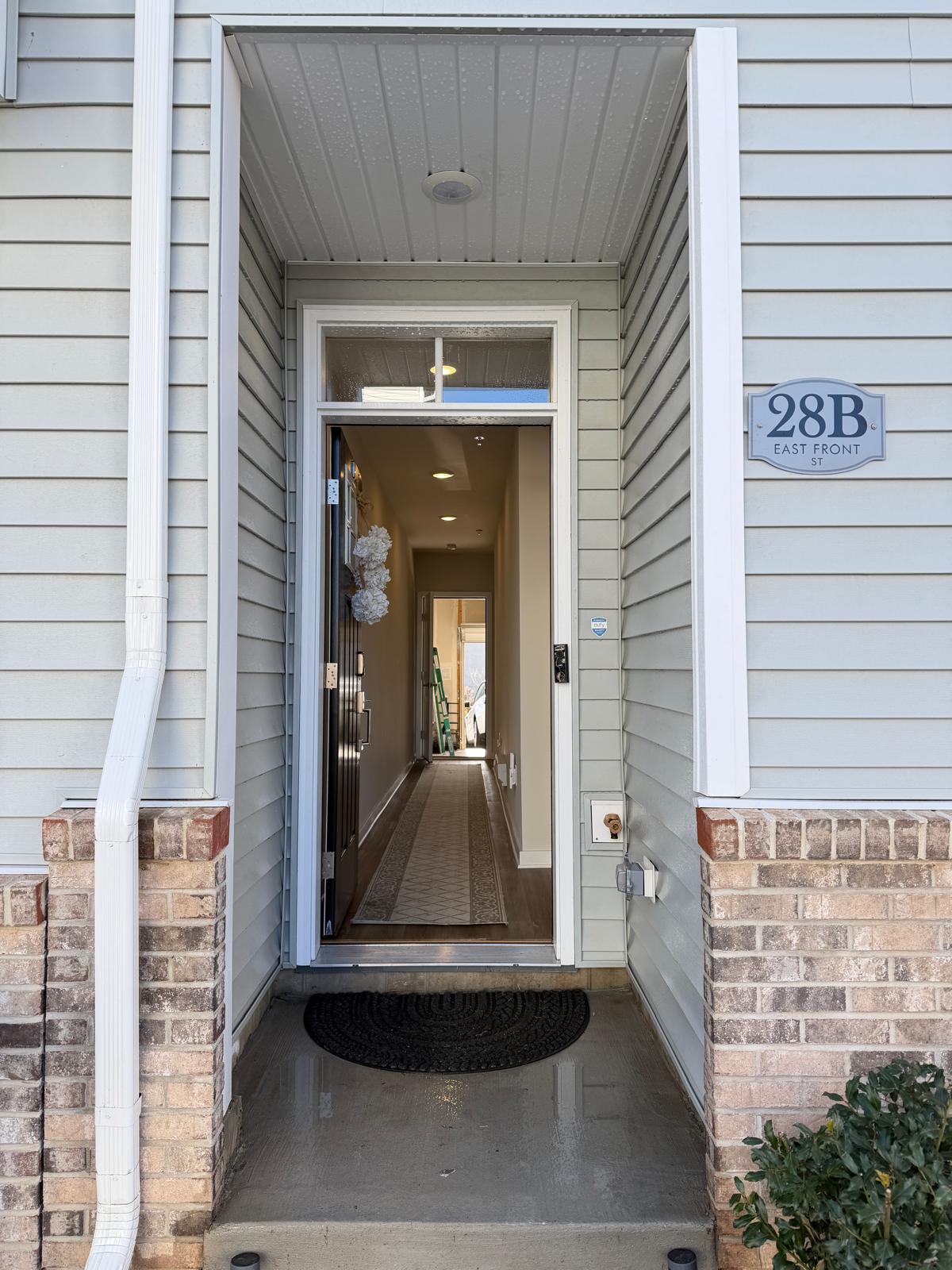 Fully Furnished Cozy Townhome photo 2
