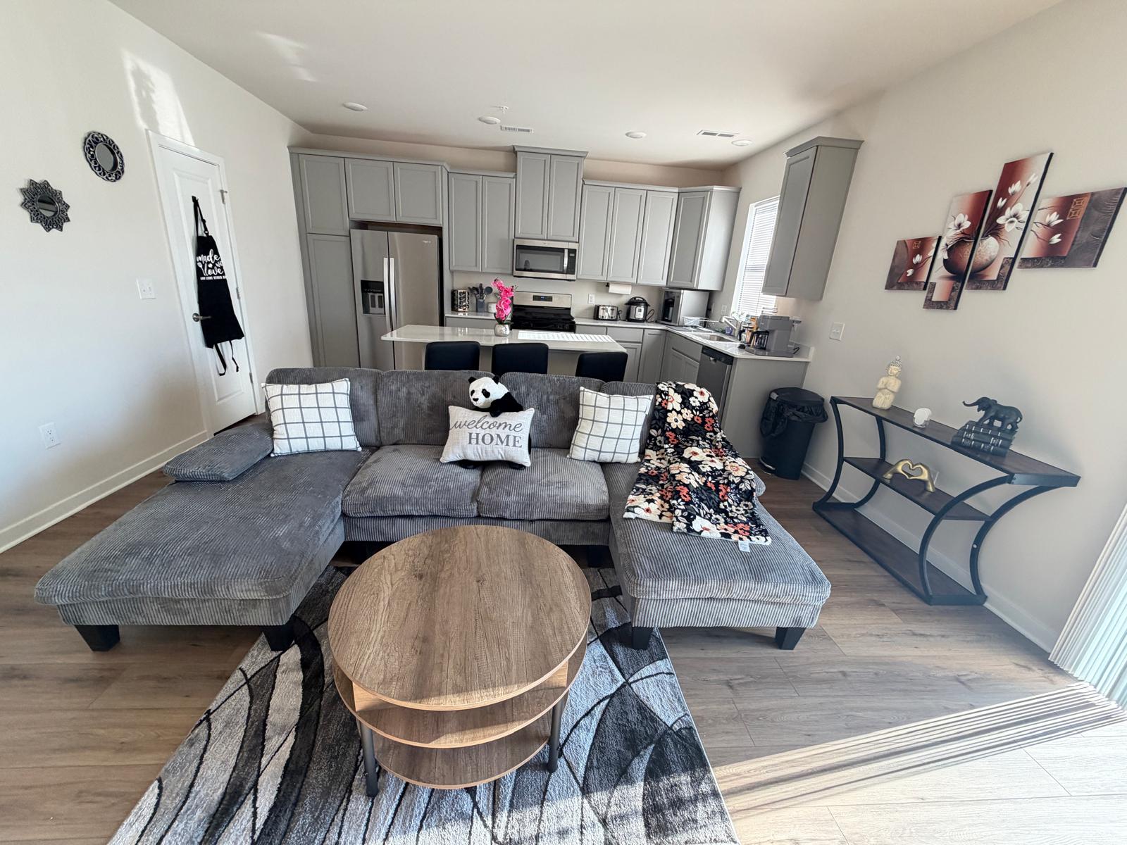 Fully Furnished Cozy Townhome photo 5