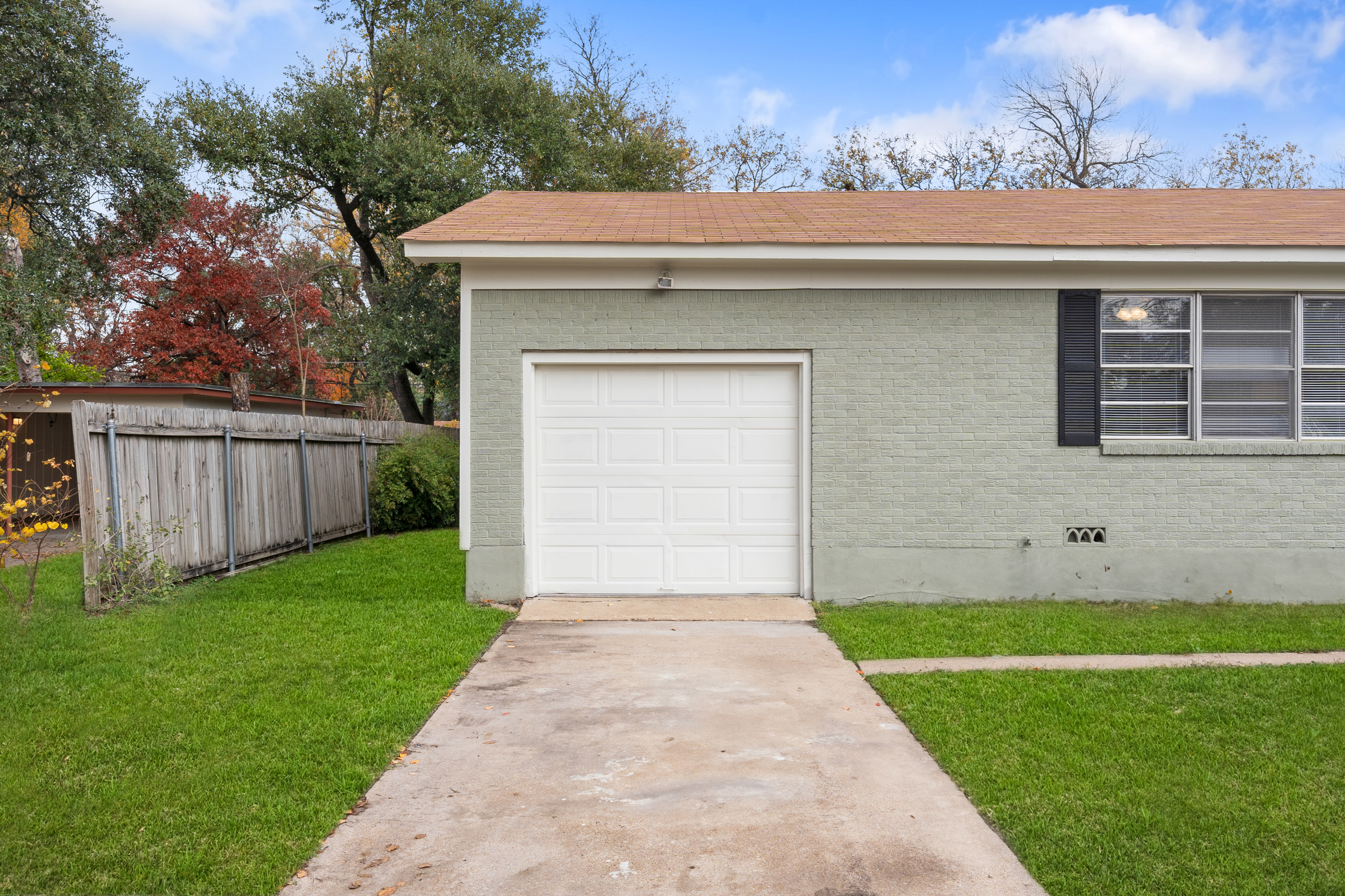 Update Vintage Home- Quiet Neighborhood photo 2
