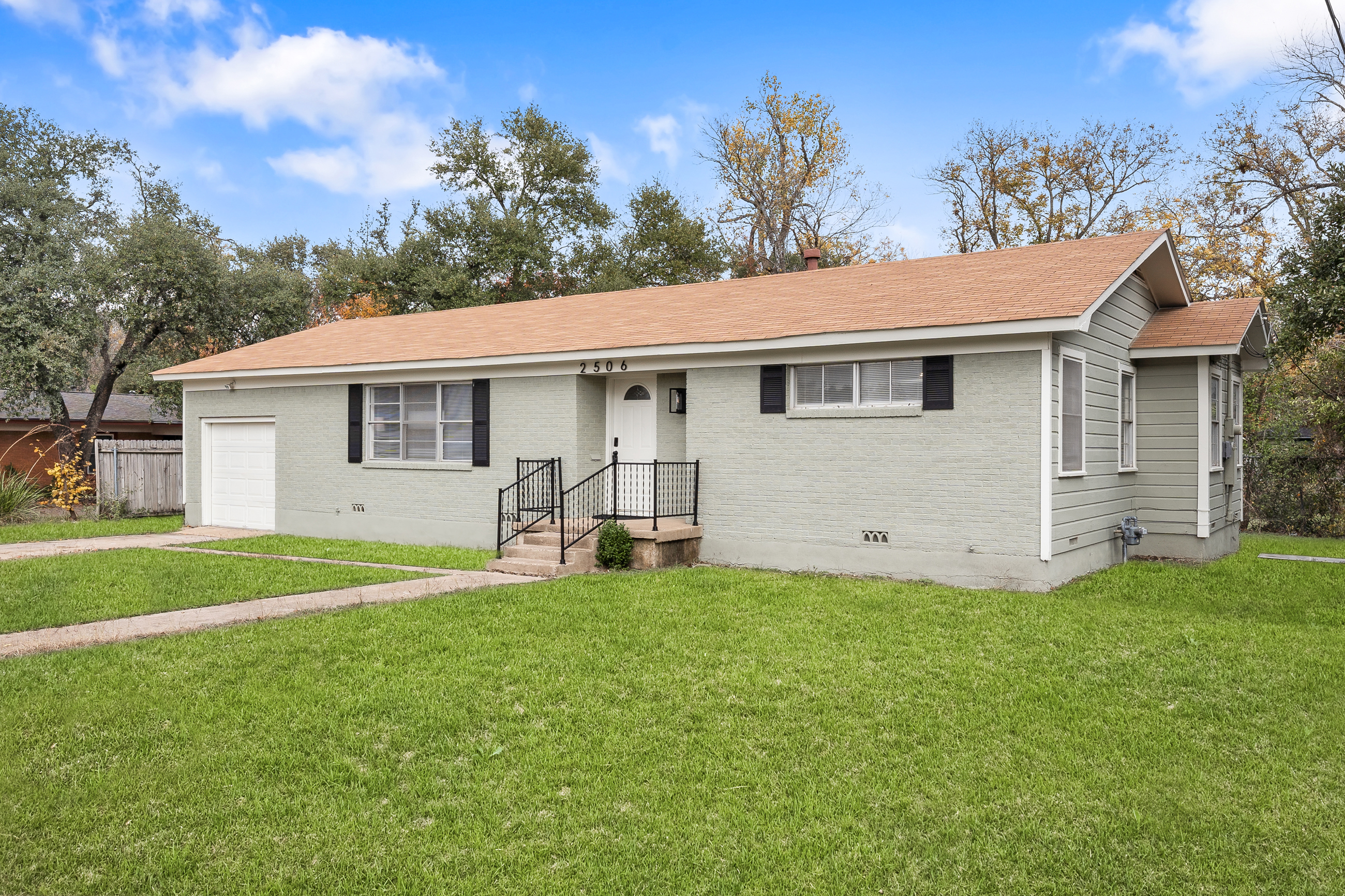 Update Vintage Home- Quiet Neighborhood photo 5