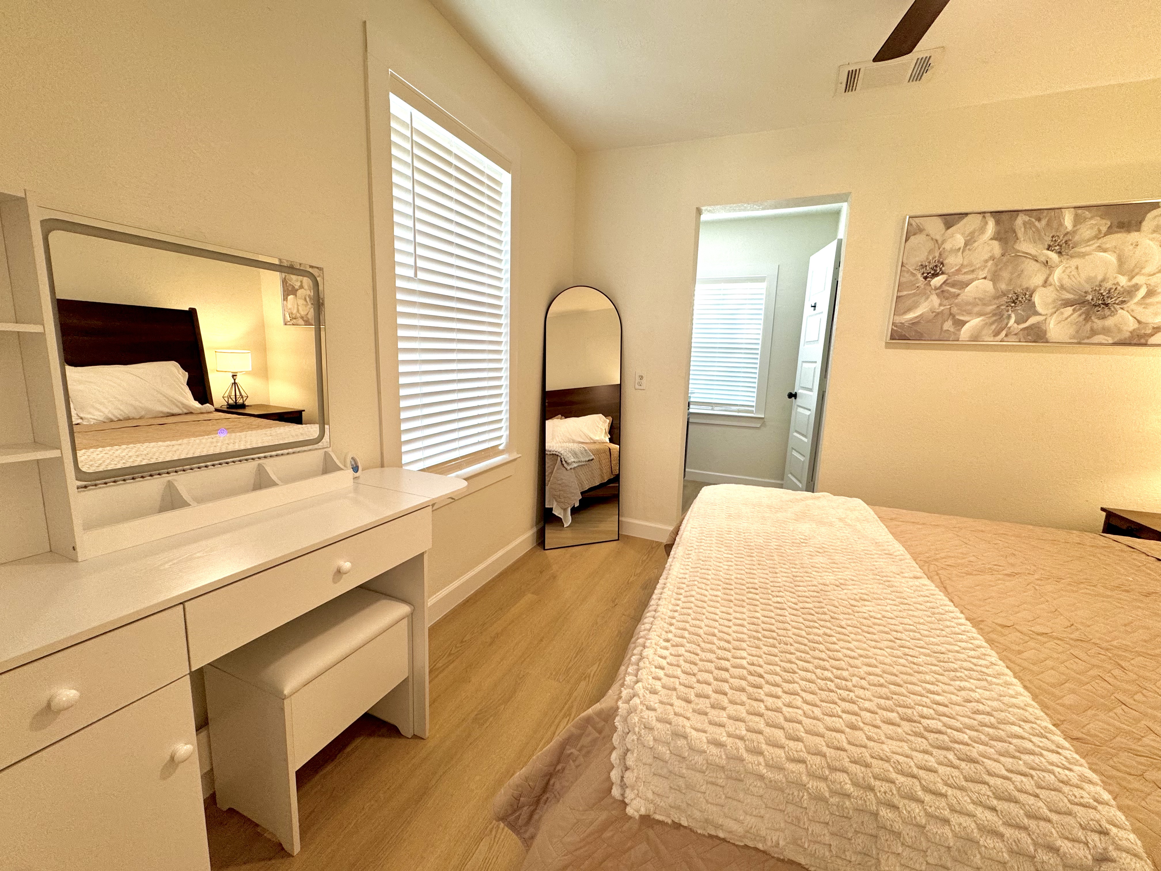 Comfortable 1br/1ba, Remodeled, Centrally Located photo 5