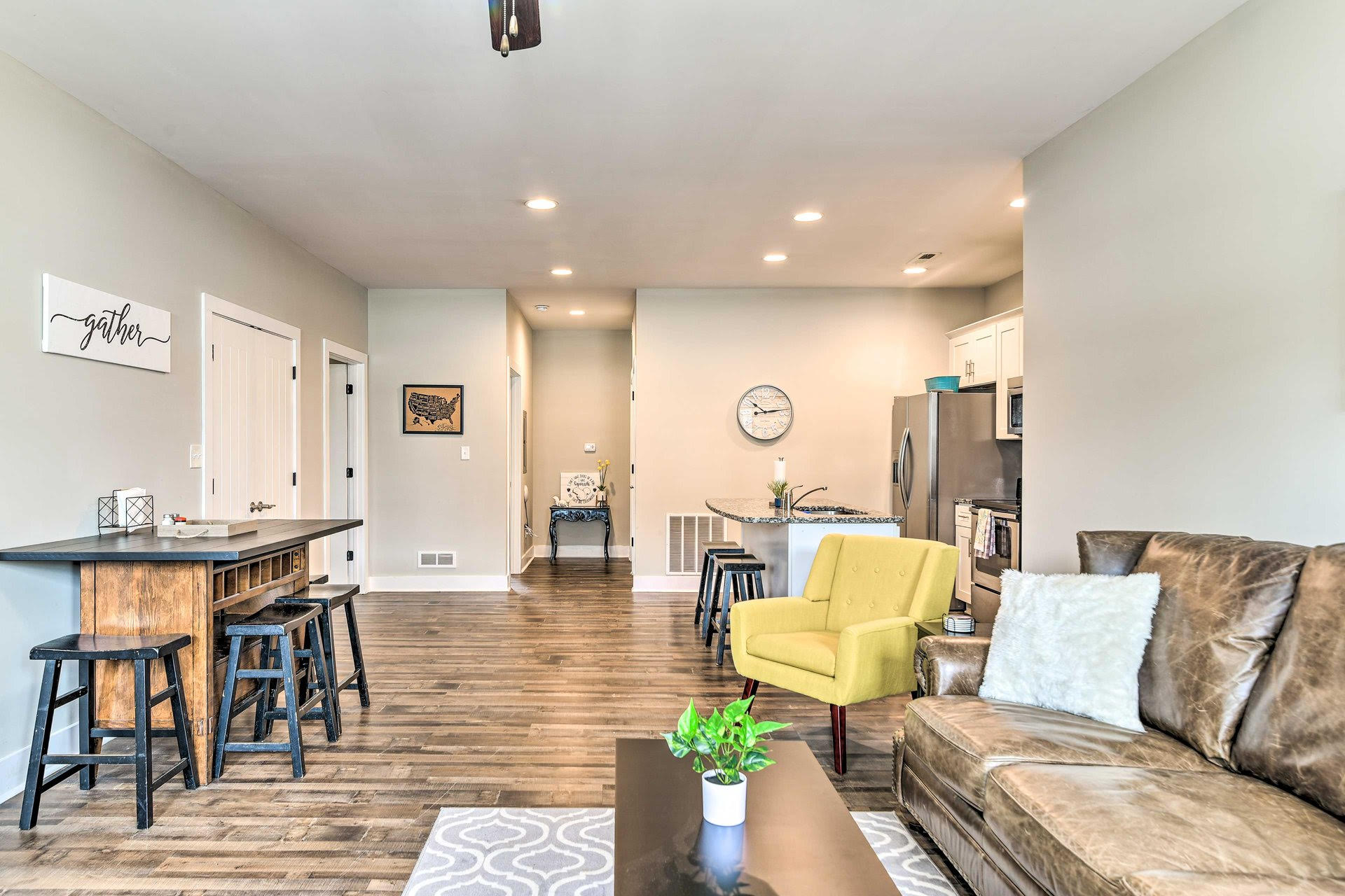 -Bed, 2-Bath, in unit washer/dryer, pets welcome,  photo 2