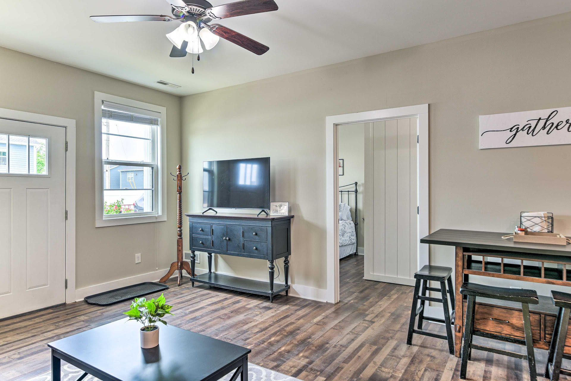-Bed, 2-Bath, in unit washer/dryer, pets welcome,  photo 3