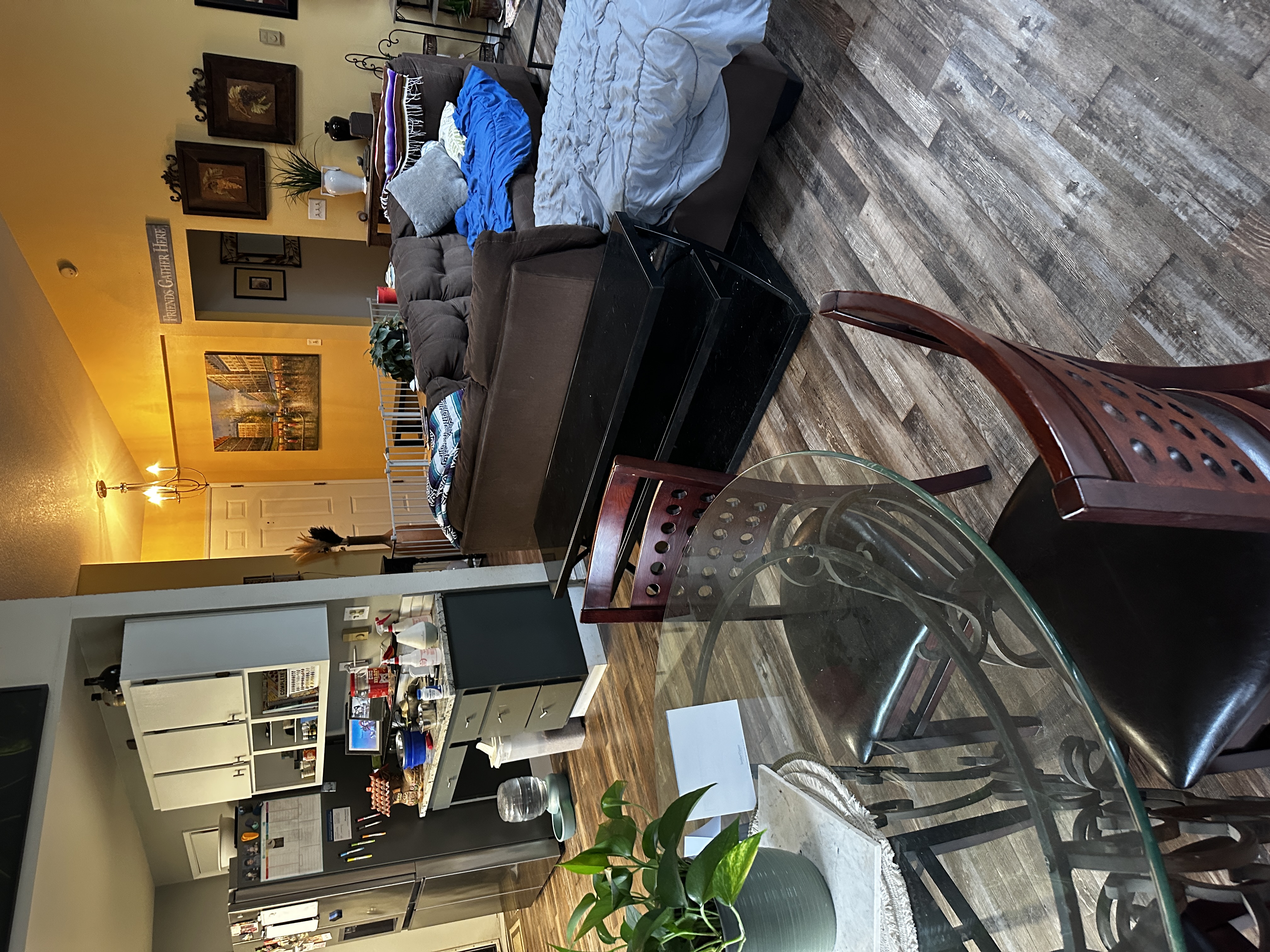 Furnished Private Room | Quiet LGBT/420 Home | Uti photo 5