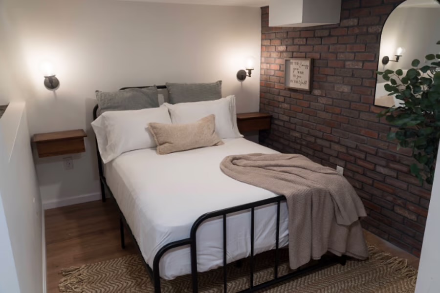 Private Furnishes Studio w/Entrance and Parking photo 3