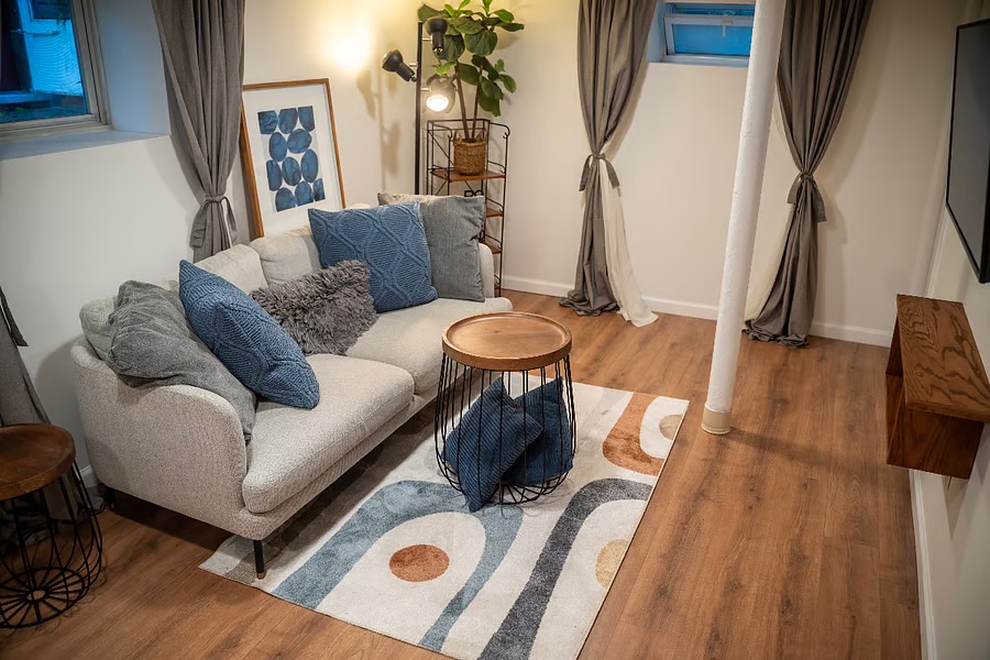 Private Furnishes Studio w/Entrance and Parking photo 2