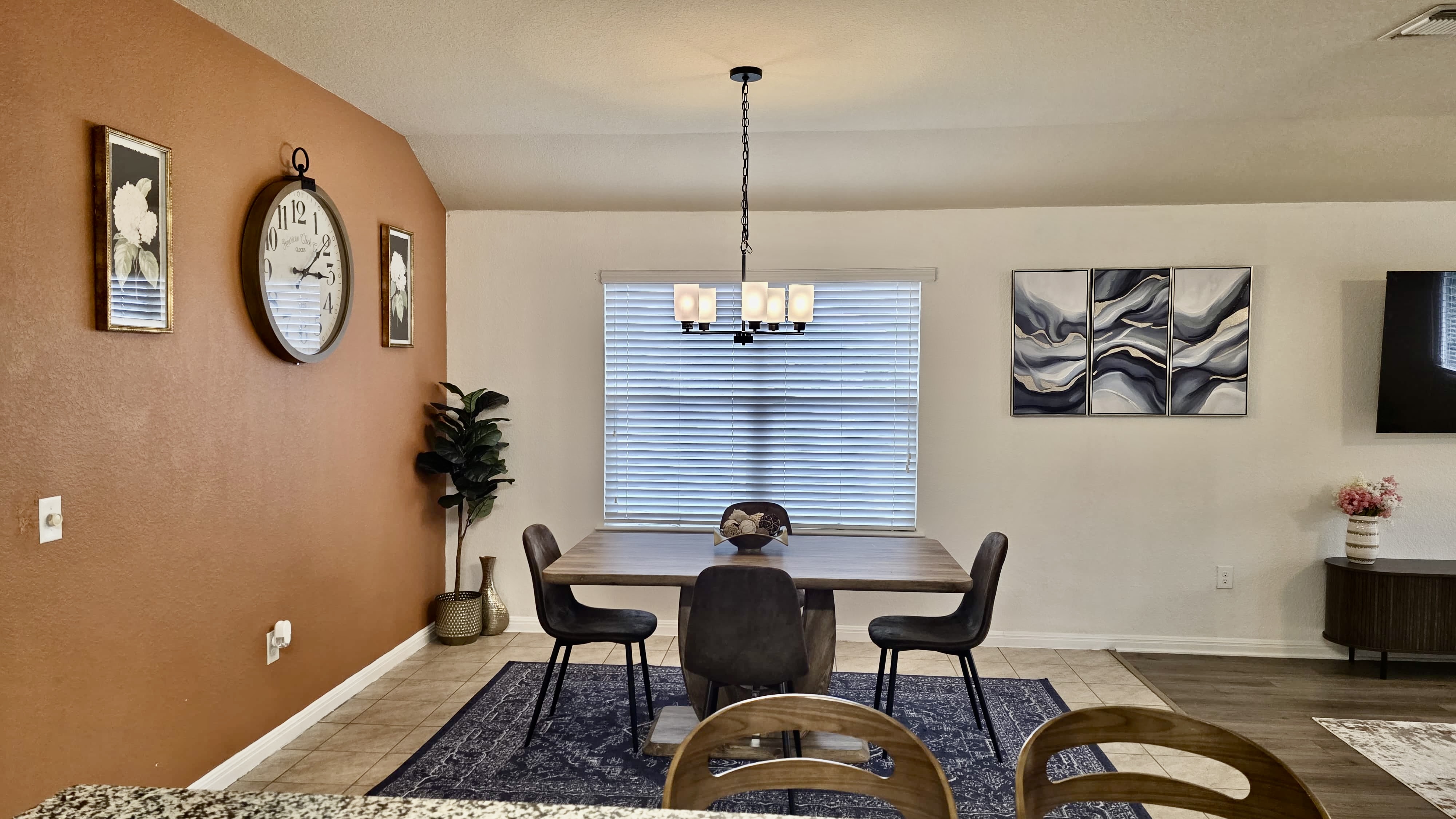 Cozy Northeast Austin Home with Office & Gym photo 4