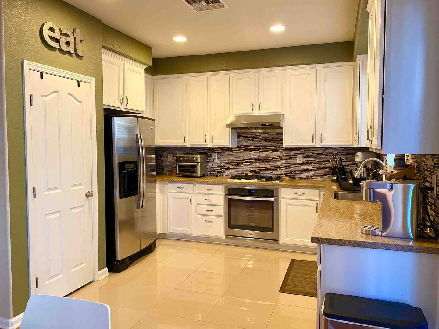 Spacious 4-Bedroom Modern Retreat Near Everything! photo 2