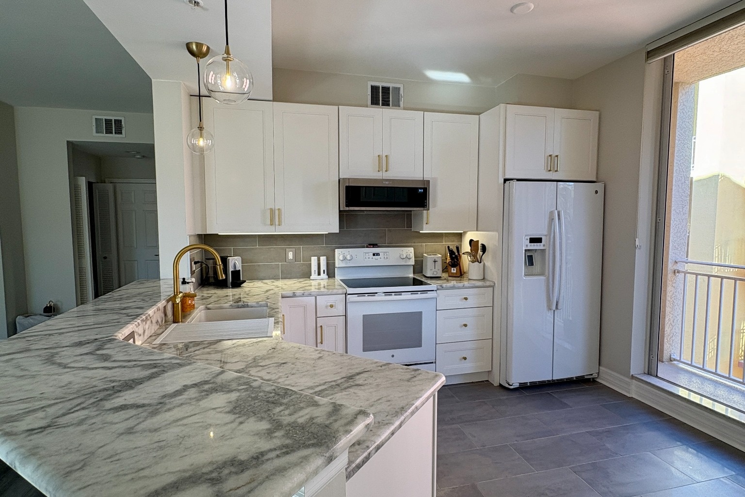 Naples Bay Condo | Walk to 5th Ave | Water Views | photo 5