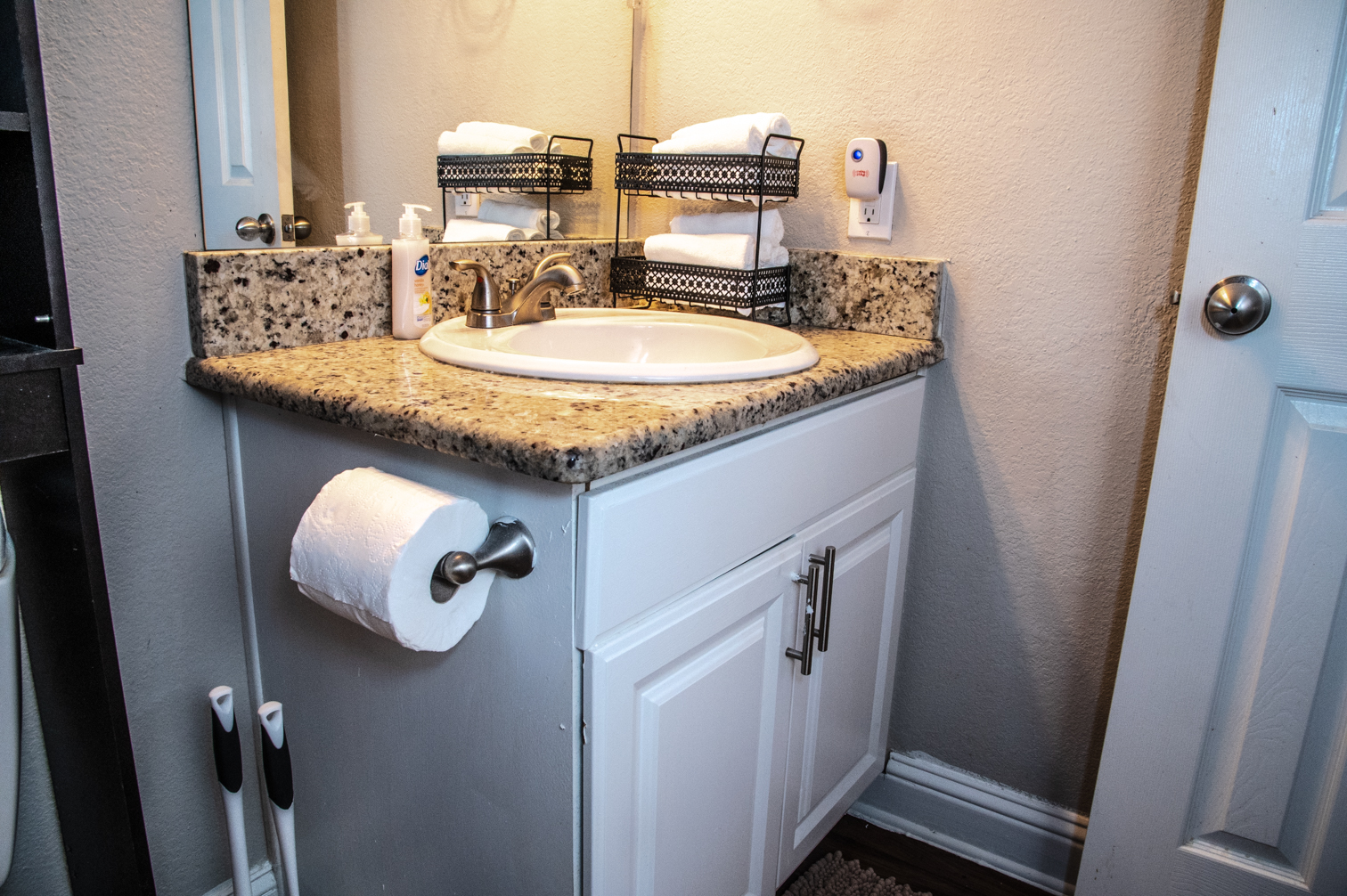 Comfortable Cozy Town Home In Addison Texas  photo 3