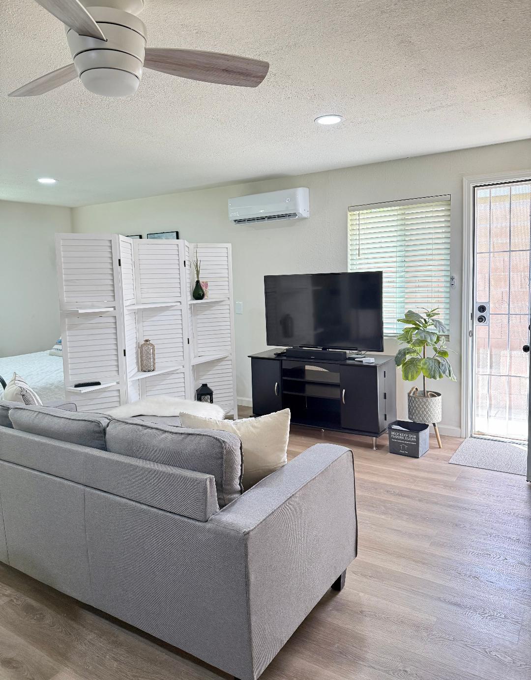Fully Furnished Studio in South Redlands, CA photo 4