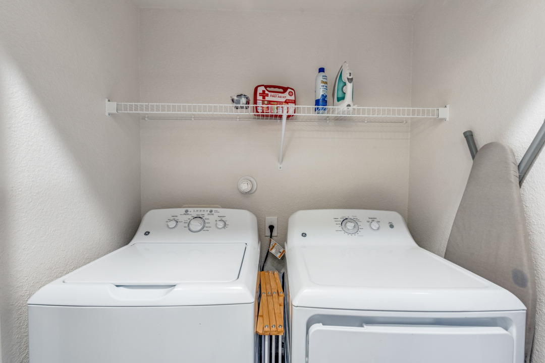 Riverwalk Penthouse with 2 King beds, free parking photo 3