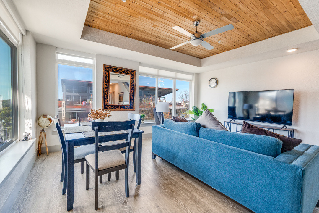 Riverwalk Penthouse with 2 King beds, free parking photo 2
