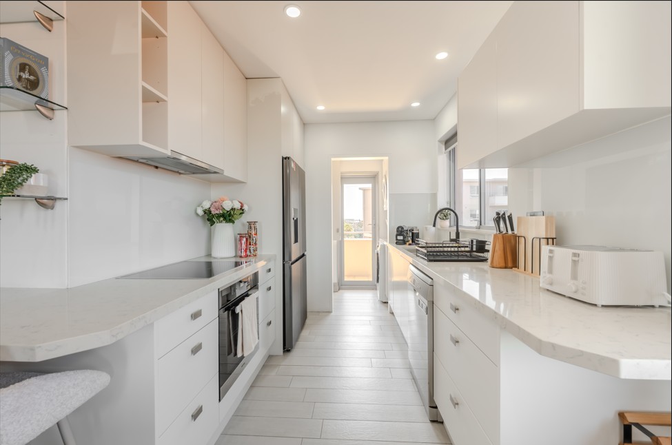 2 Bedroom Ocean Views & Walk to Freshwater & Manly photo 4