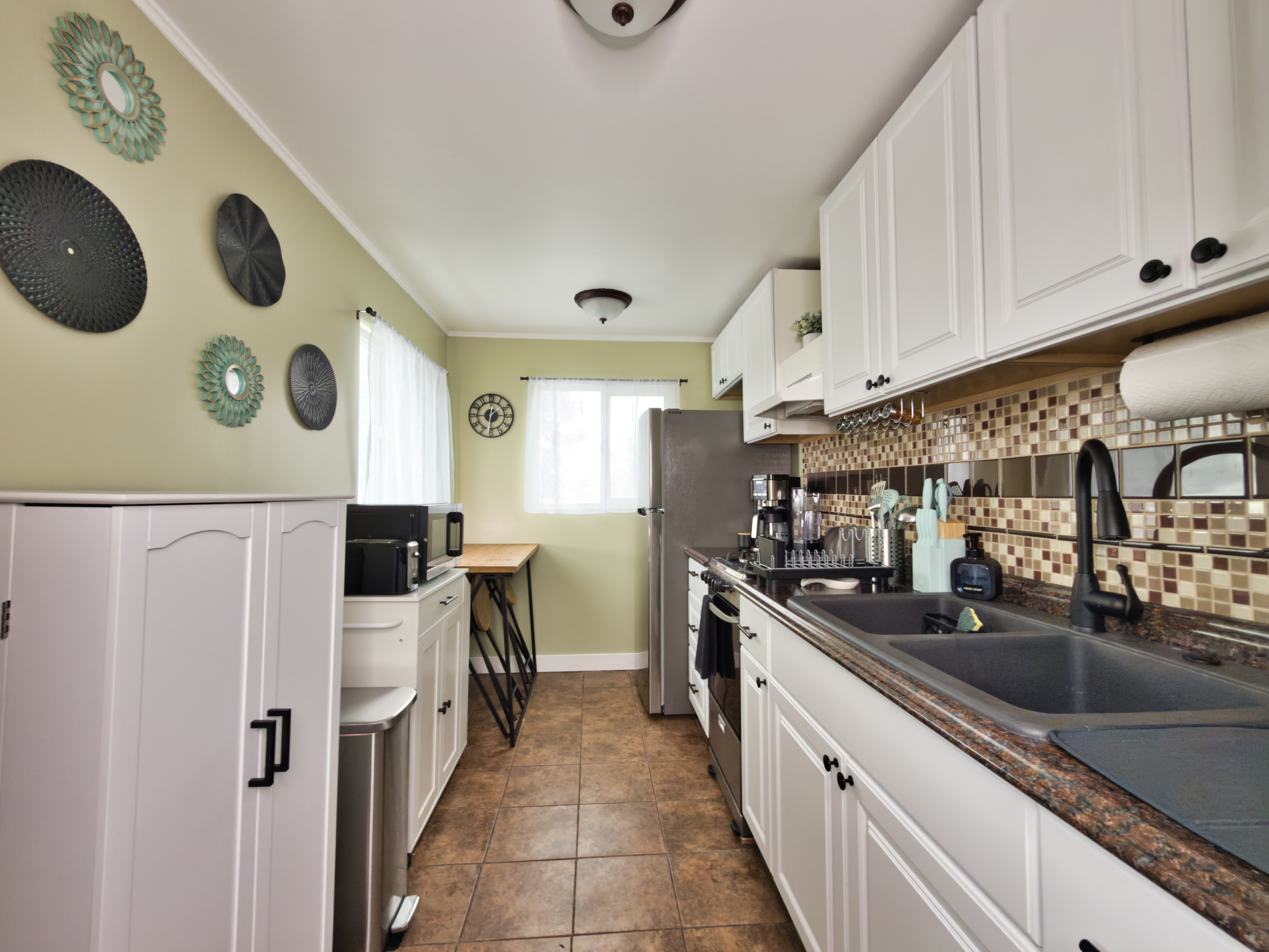 Newly renovated, fully furnished! photo 5