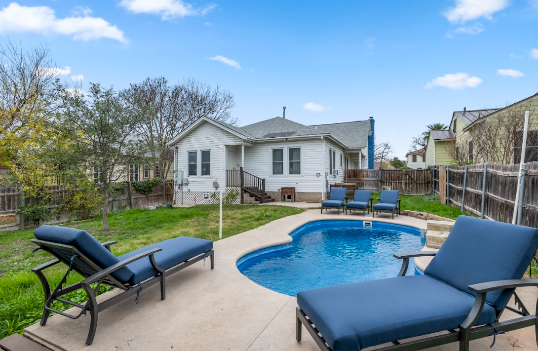 2050 W Mistletoe Ave, San Antonio, TX 78201, USA photo 2