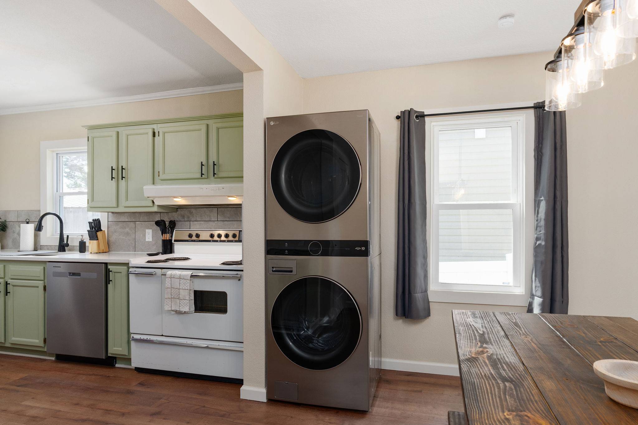 142 E Park A photo 5