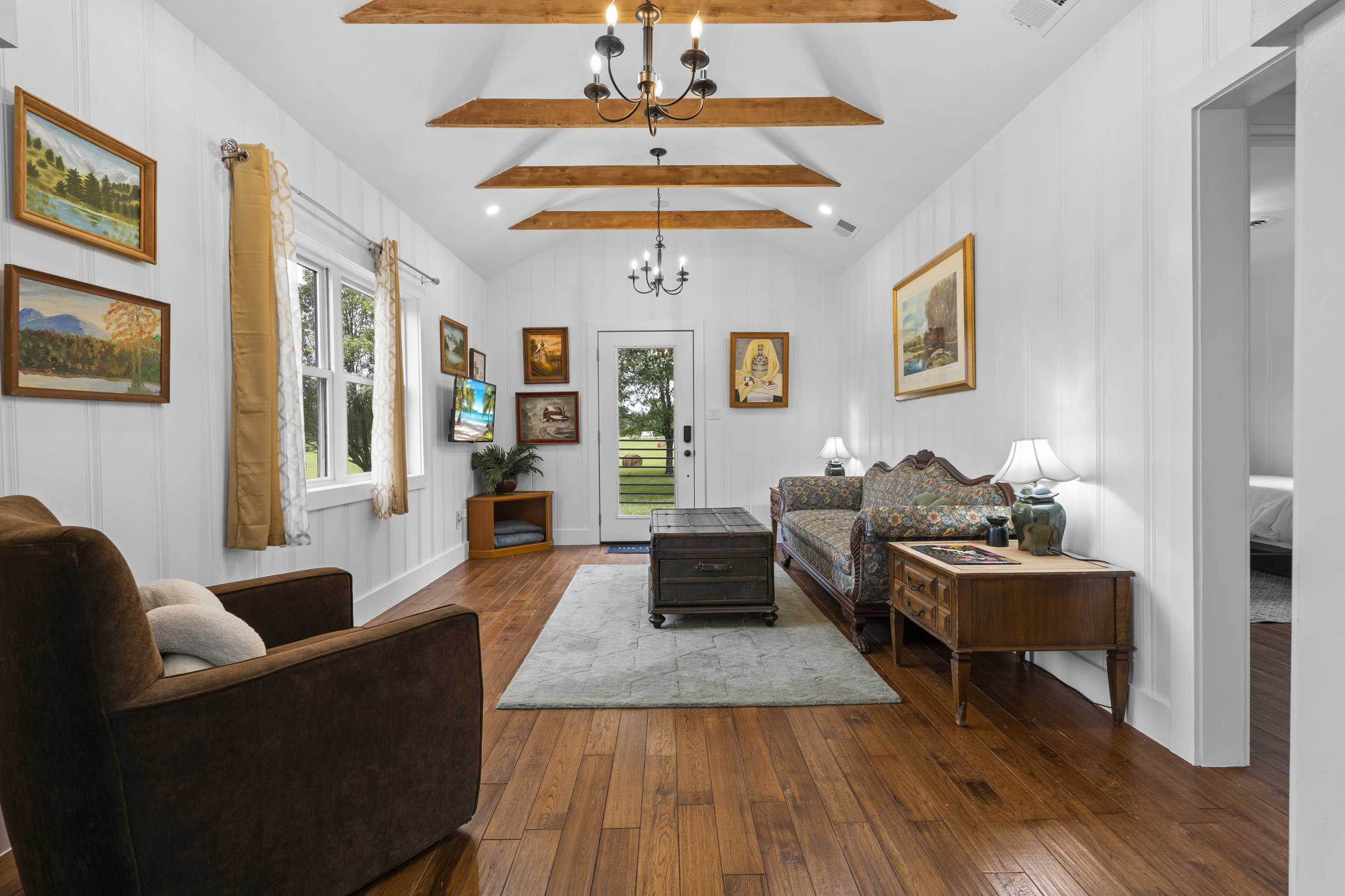 Convenient Cozy Farm Cottage 15 Miles from DC photo 4