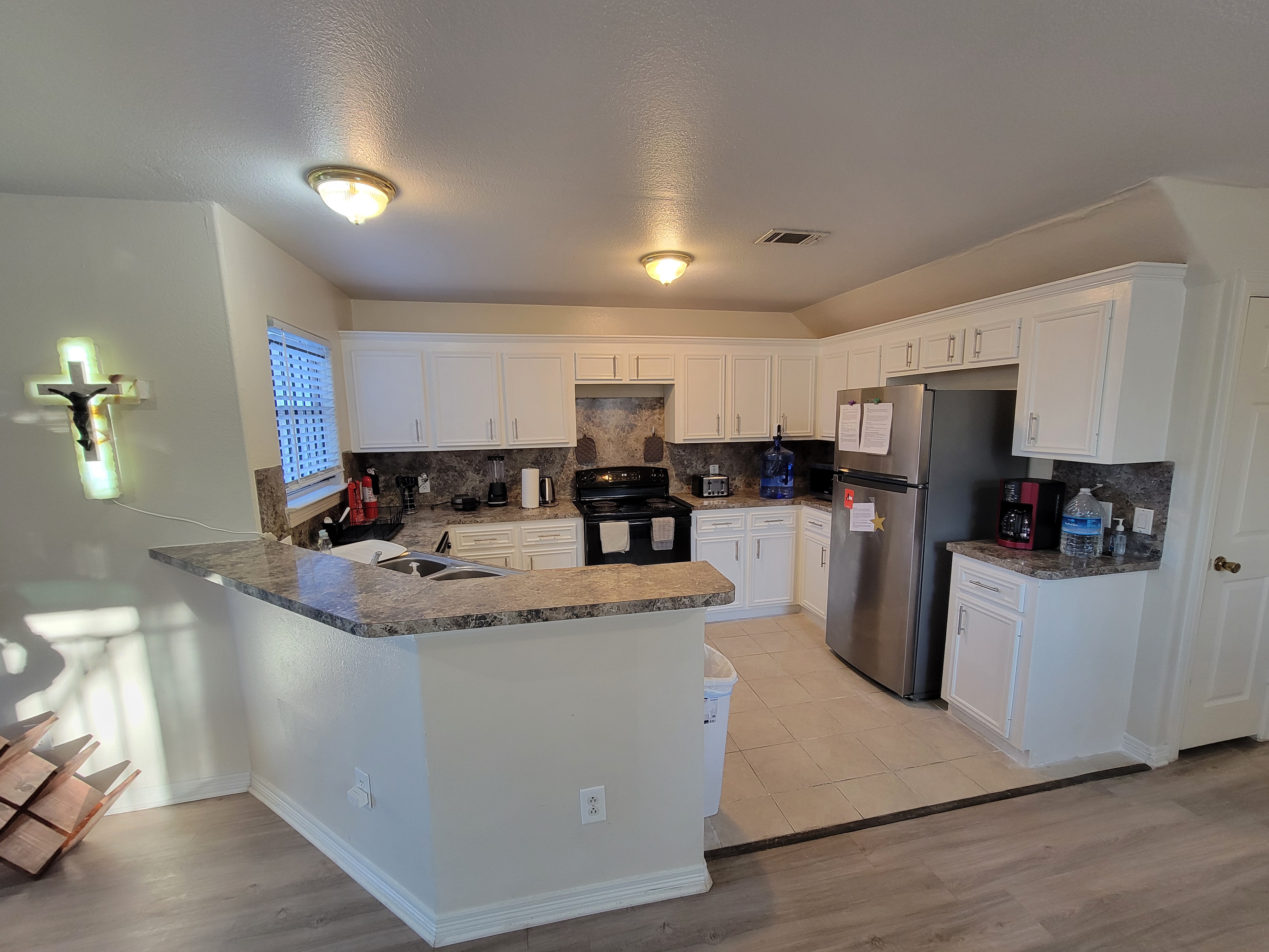 Fully Furnished 4BR Home photo 3