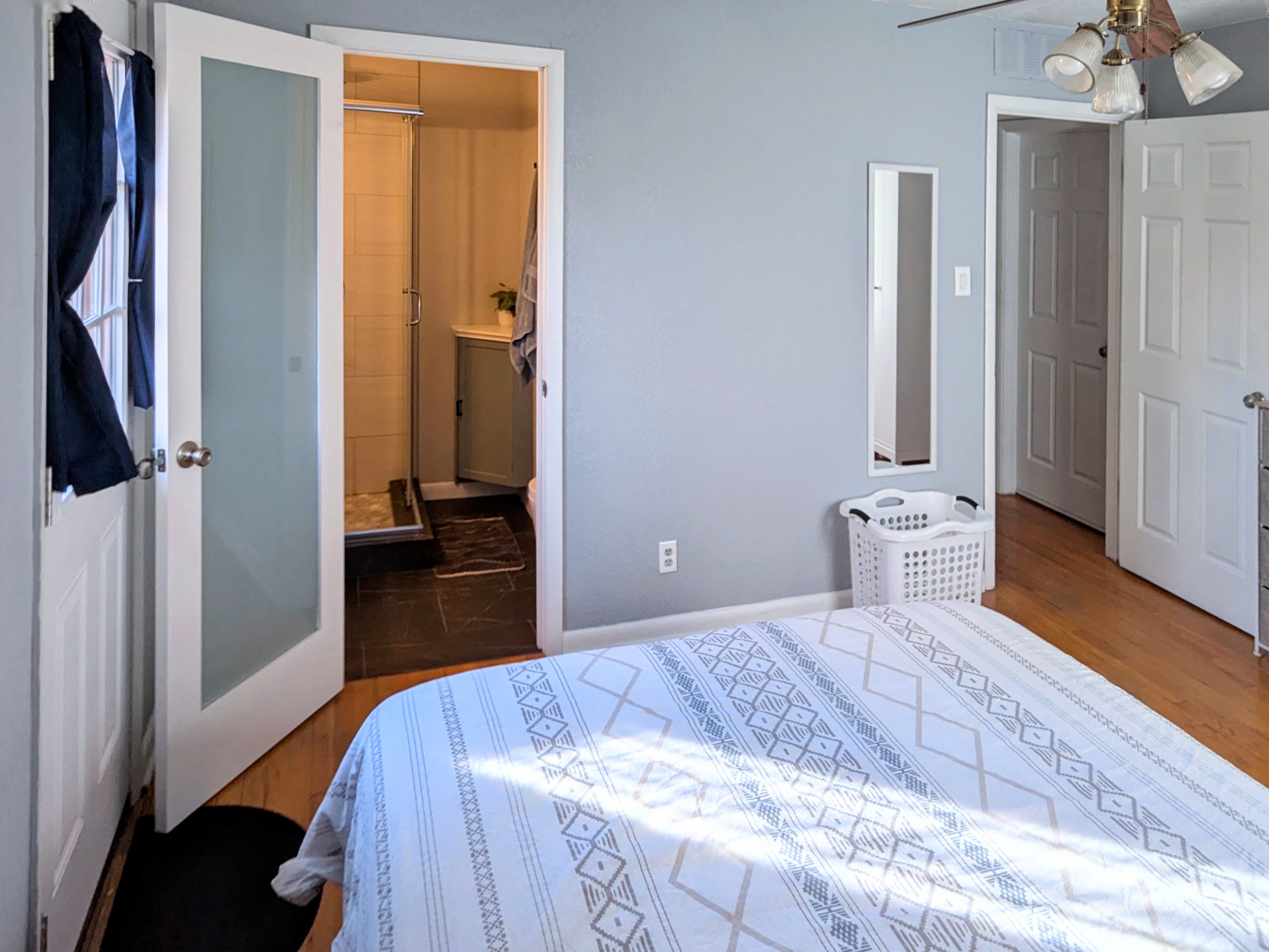 Private Bedroom + Bathroom in Sedona Coliving photo 2