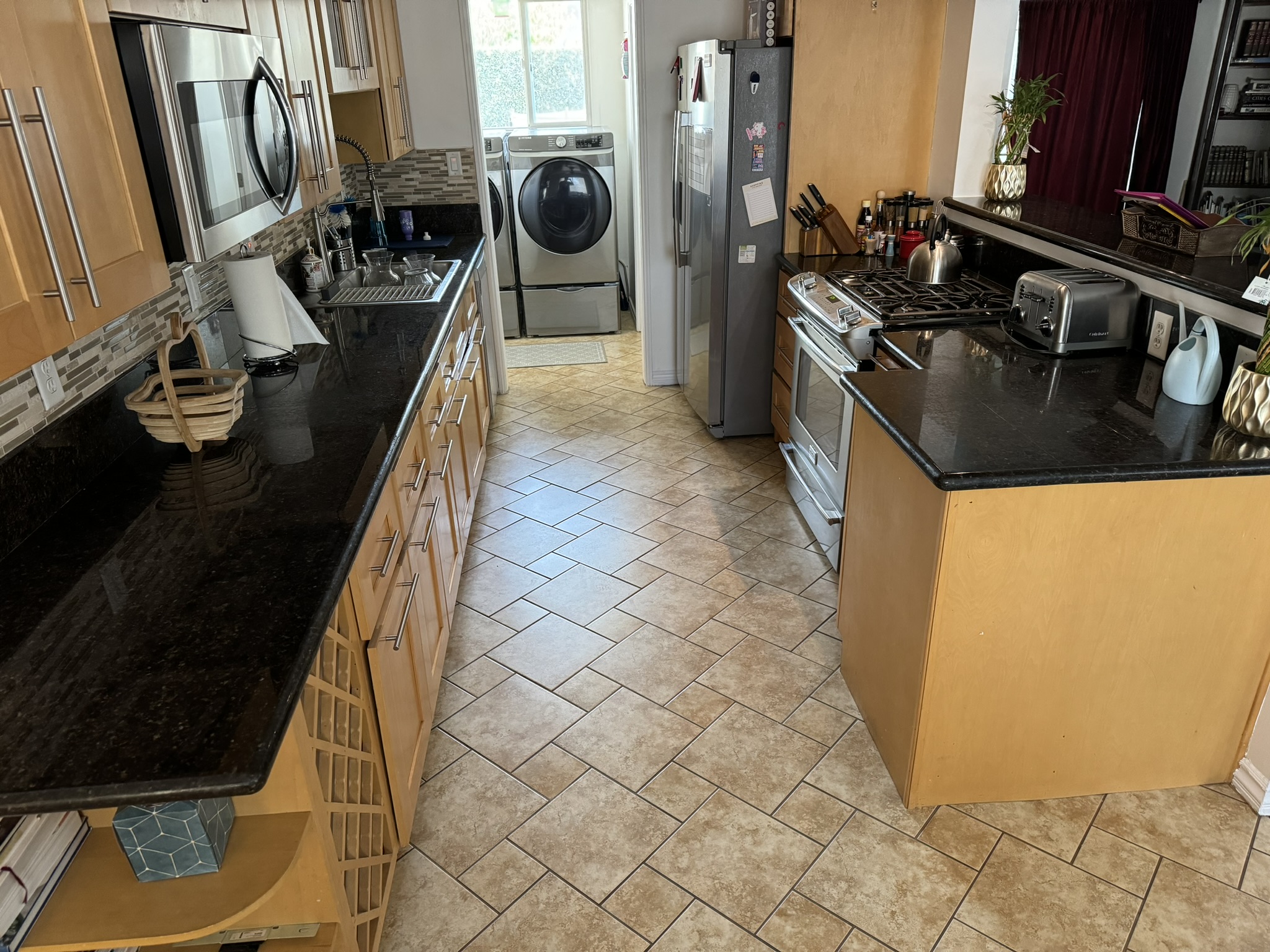 Spacious and Stylish 4-Bedroom House with Pool  photo 3
