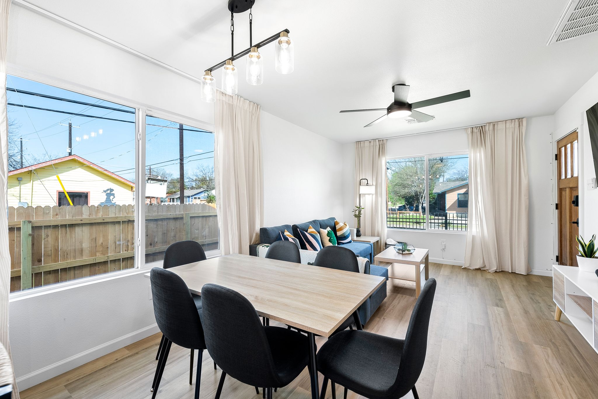 Modern Furnished 3BR | Near Fort Sam AFB & BAMC photo 4