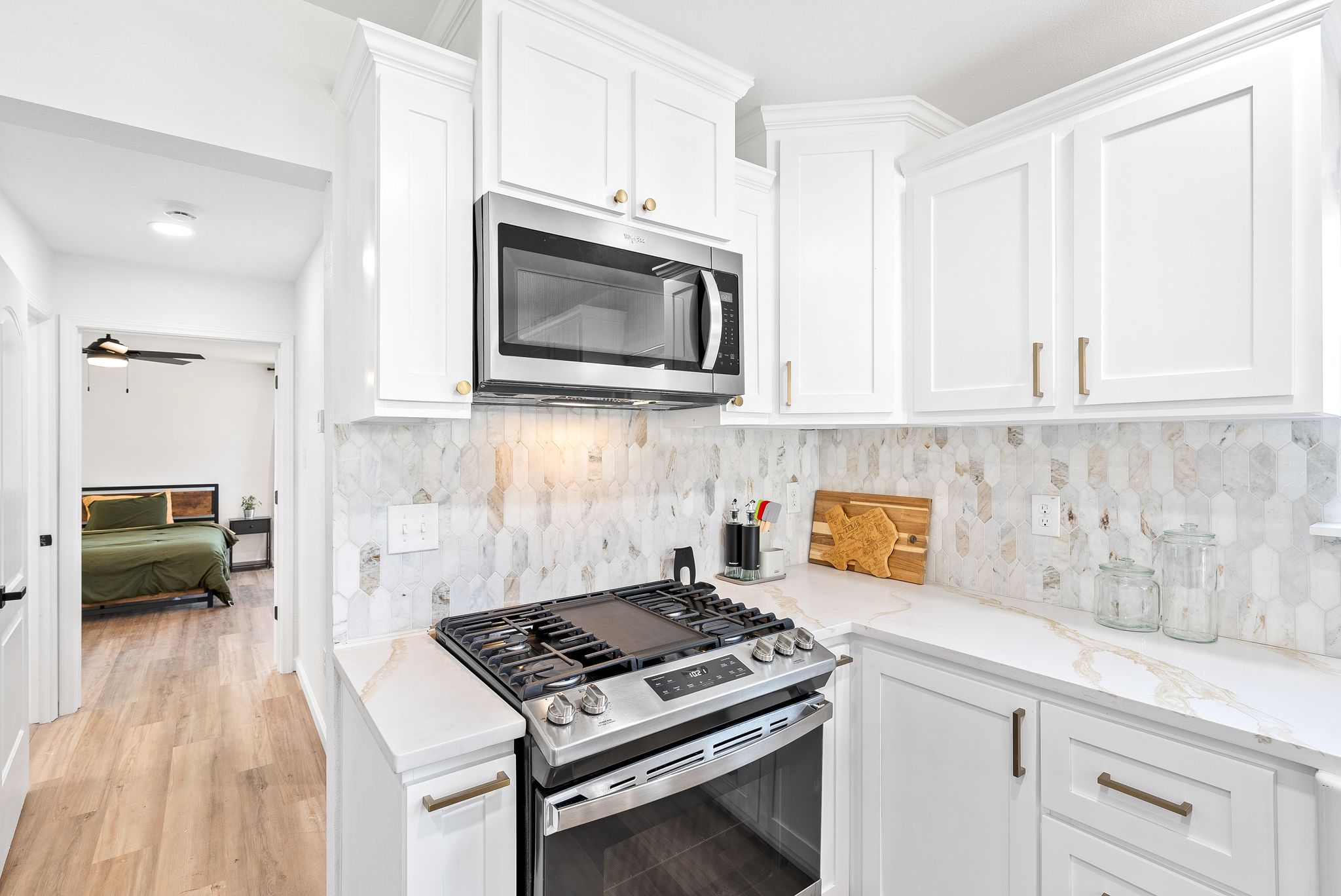 Modern Furnished 3BR | Near Fort Sam AFB & BAMC photo 5